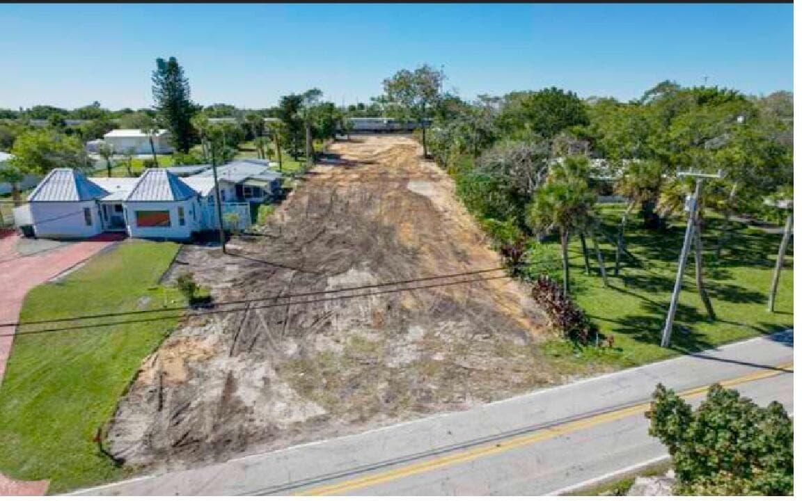 1033 S Indian River Drive, Fort Pierce, FL 34950 — photo 4 of 7