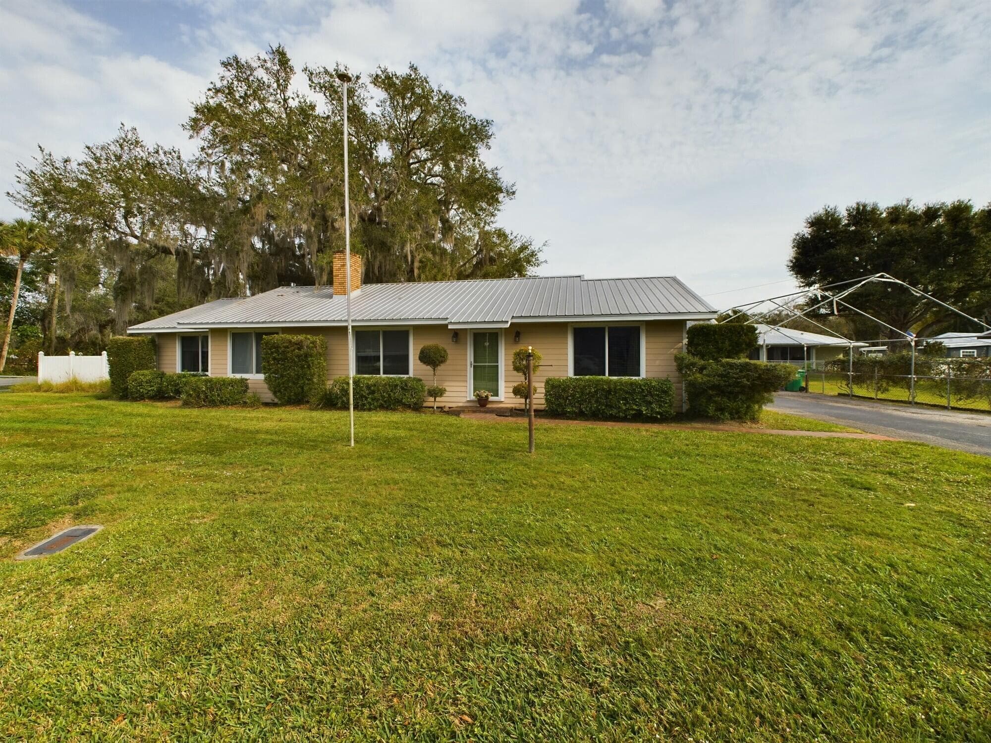 1517 SW 7th Avenue, Okeechobee, FL 34974 — photo 3 of 51