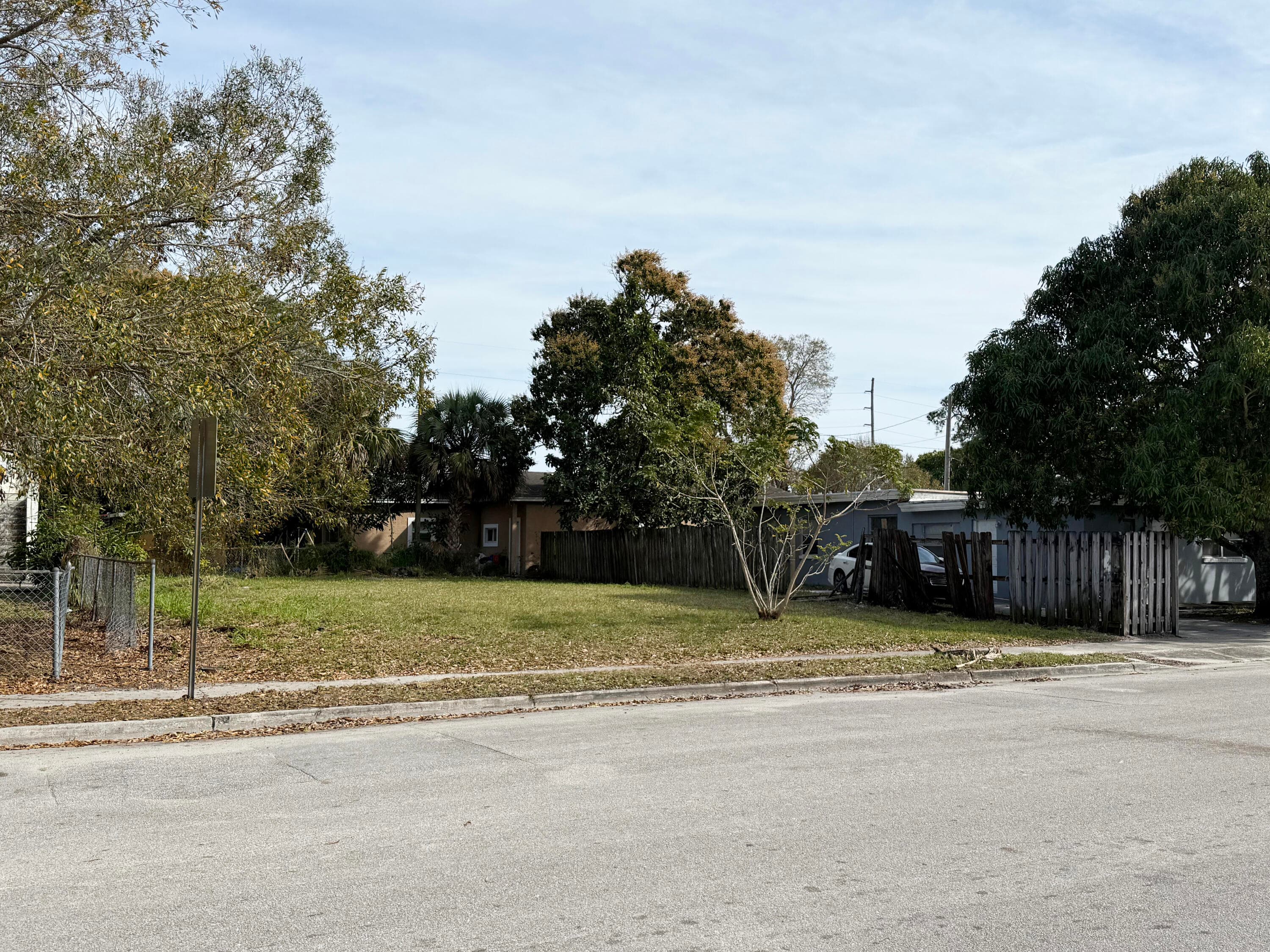 804 N 22nd Street, Fort Pierce, FL 34950 — photo 2 of 5