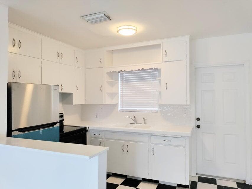 130 S Lakeside 1 Drive, Lake Worth Beach, FL 33460 — photo 11 of 41