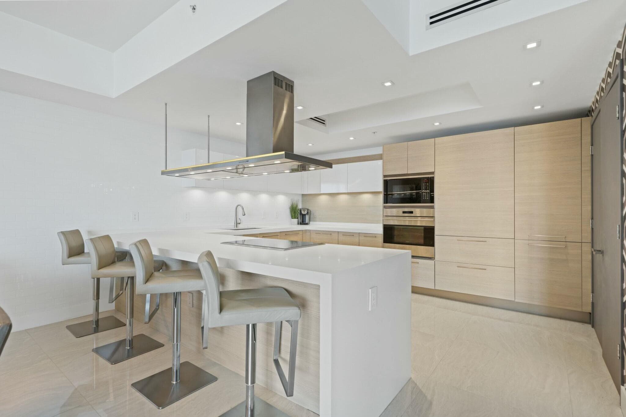 17301 Biscayne Boulevard 707, North Miami Beach, FL 33160 — photo 15 of 62