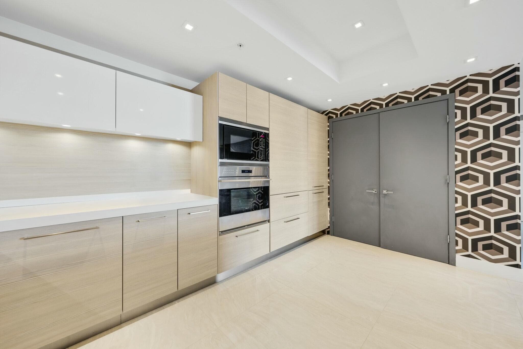 17301 Biscayne Boulevard 707, North Miami Beach, FL 33160 — photo 16 of 62