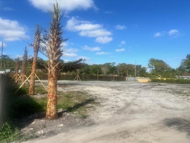 447 Tall Pines Road, West Palm Beach, FL 33415 — photo 2 of 7