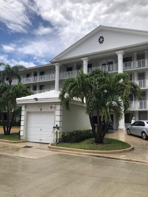 2811 Village Boulevard 202, West Palm Beach, FL 33409 — photo 2 of 10