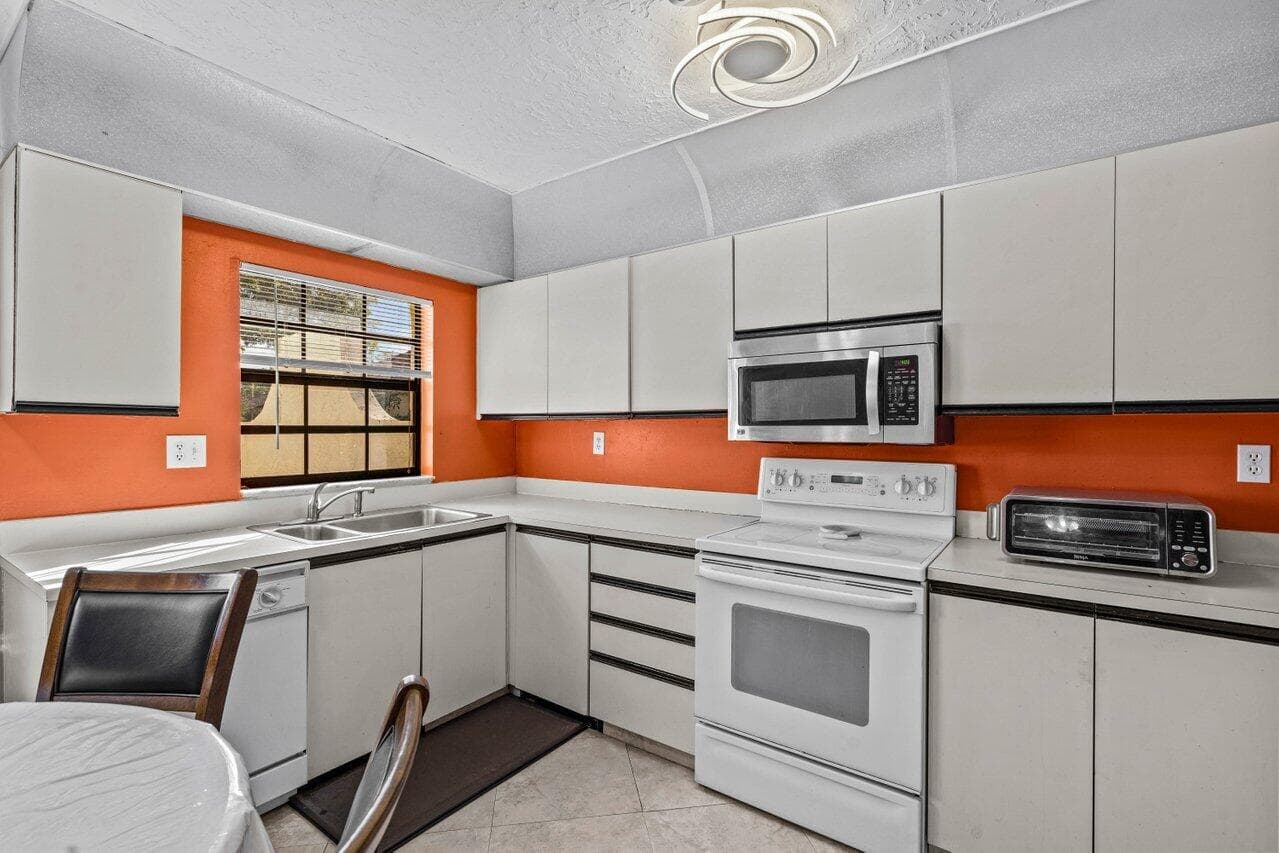 2195 NW 14th Street, Delray Beach, FL 33445 — photo 21 of 44