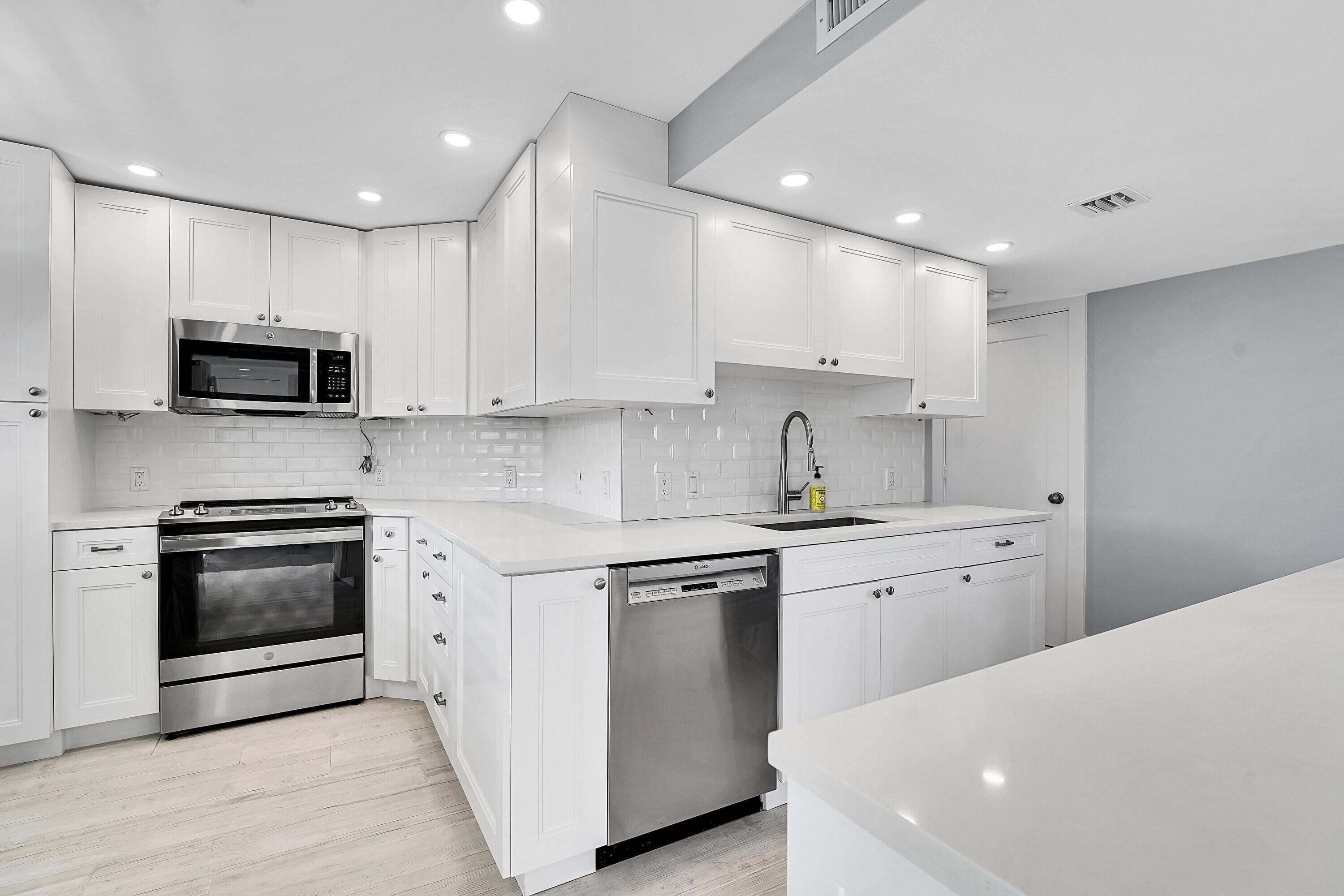 134 Lakeshore Drive 316, North Palm Beach, FL 33408 — photo 4 of 30