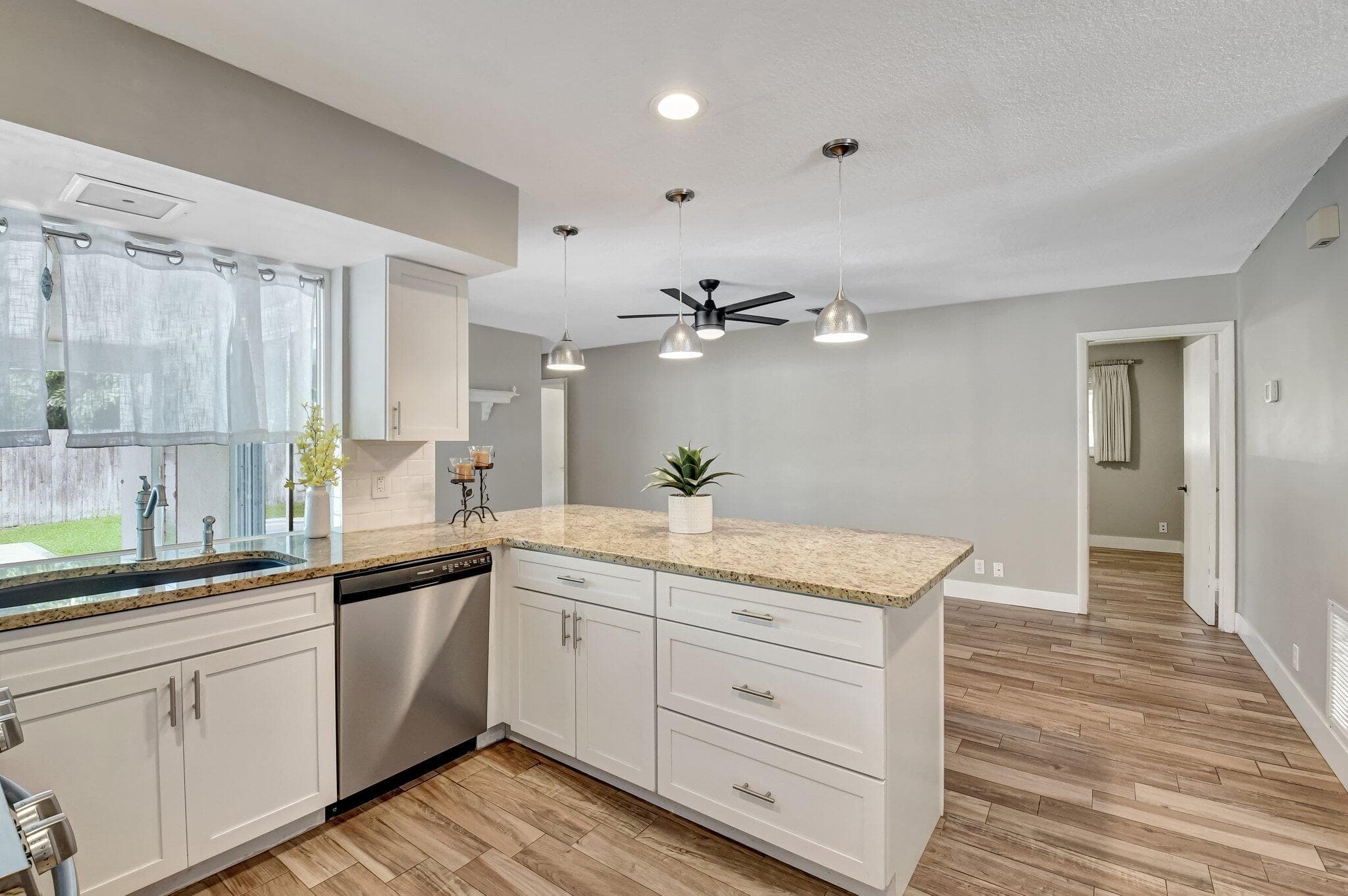 625 Sunshine Drive, Delray Beach, FL 33444 — photo 5 of 44