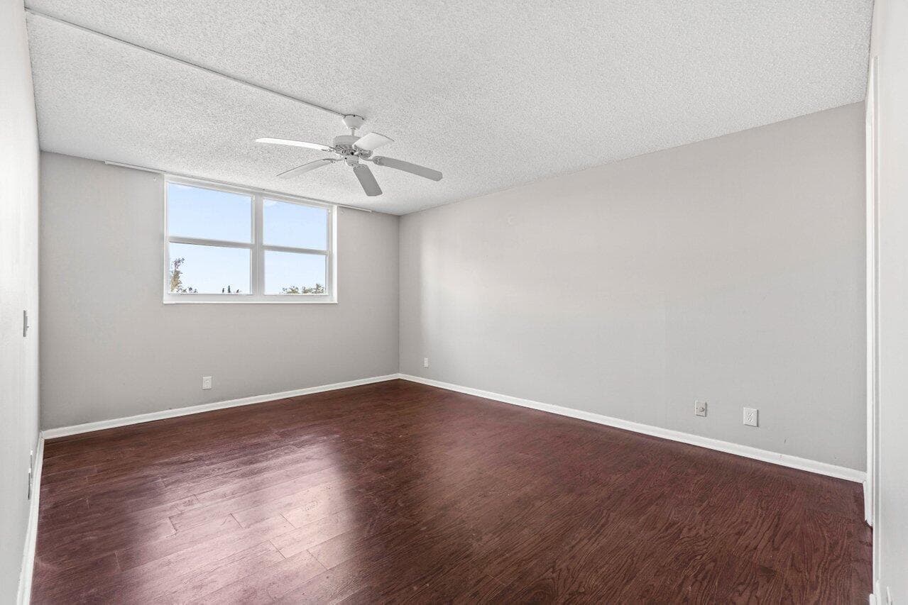 5700 NW 2nd Avenue 401, Boca Raton, FL 33487 — photo 13 of 30