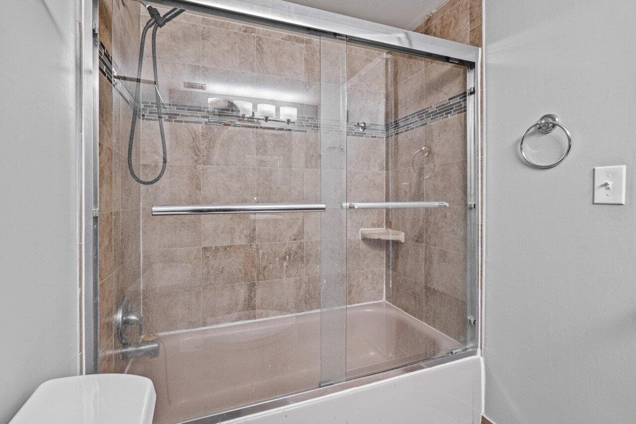 5700 NW 2nd Avenue 401, Boca Raton, FL 33487 — photo 16 of 30