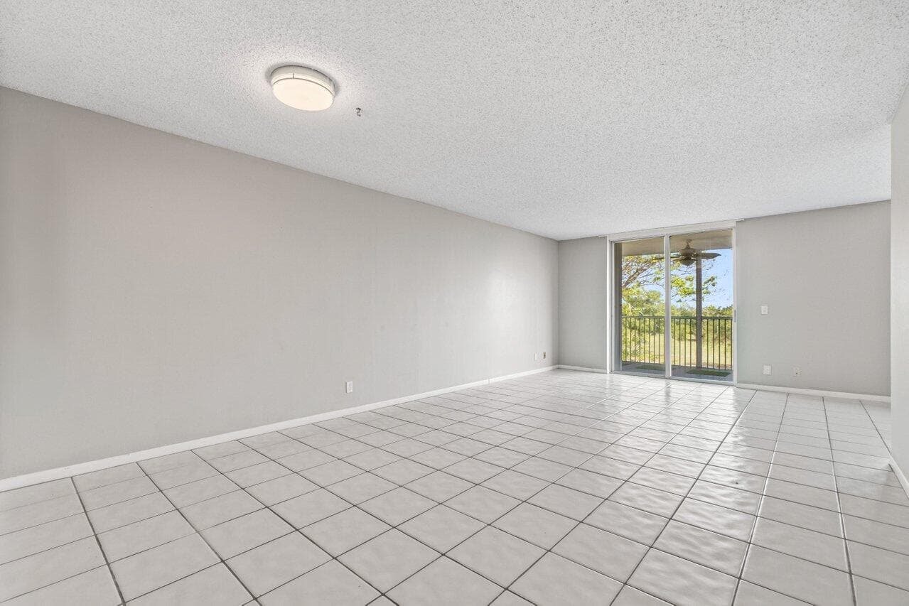 5700 NW 2nd Avenue 401, Boca Raton, FL 33487 — photo 19 of 30