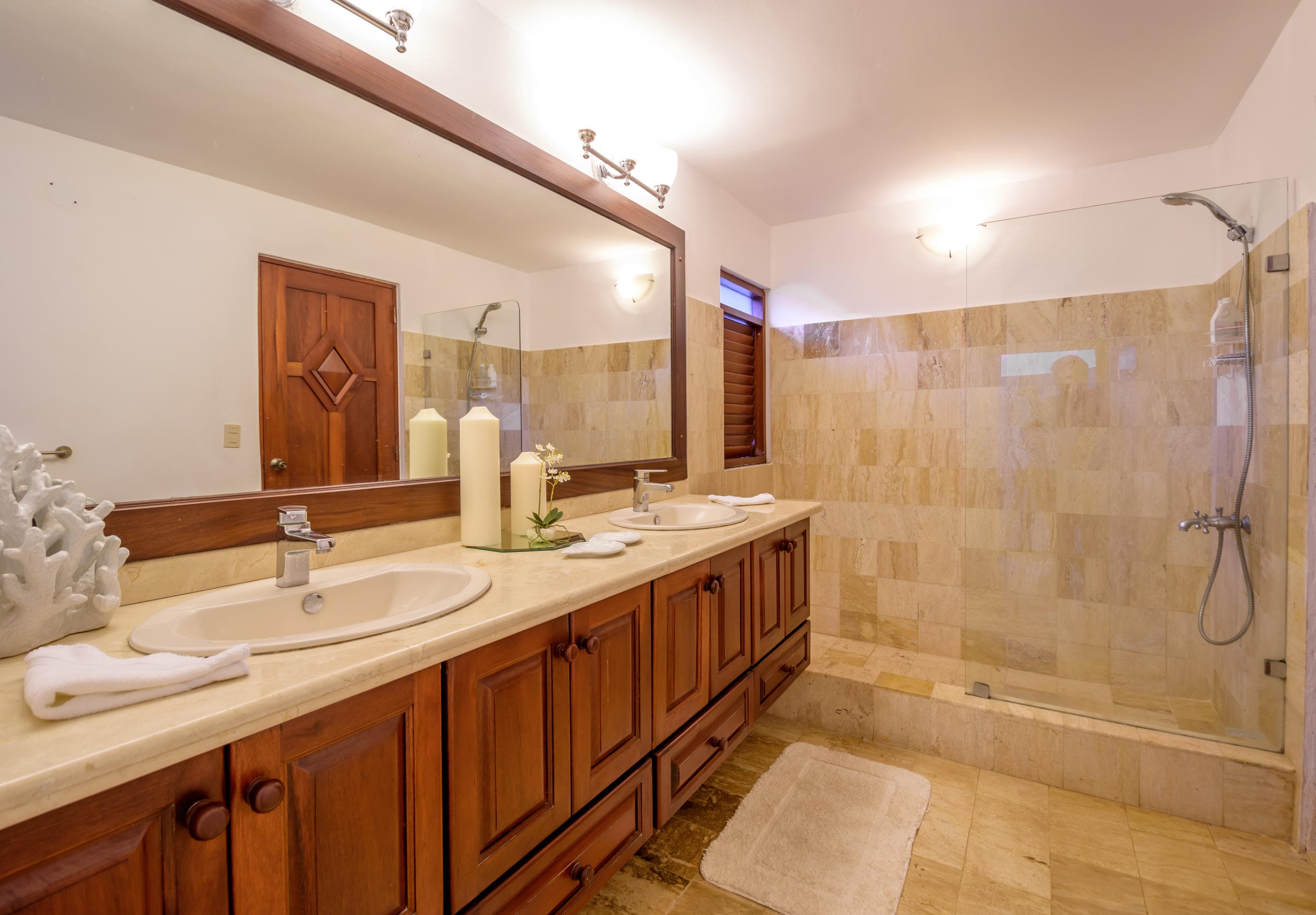 5 Las Lomas — photo 18 of 26