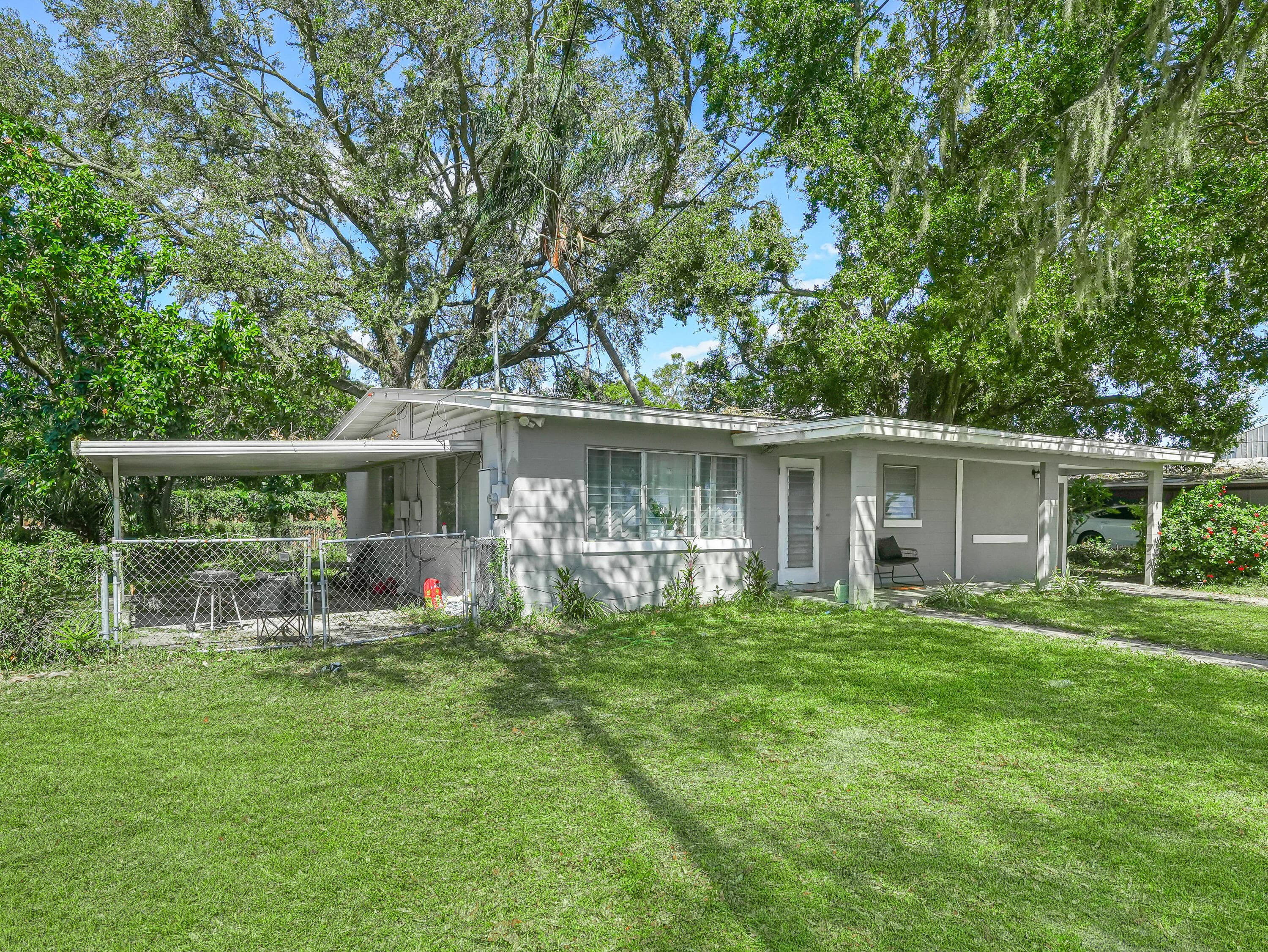 657 Ave C SW, Winter Haven, FL 33880 — photo 9 of 50