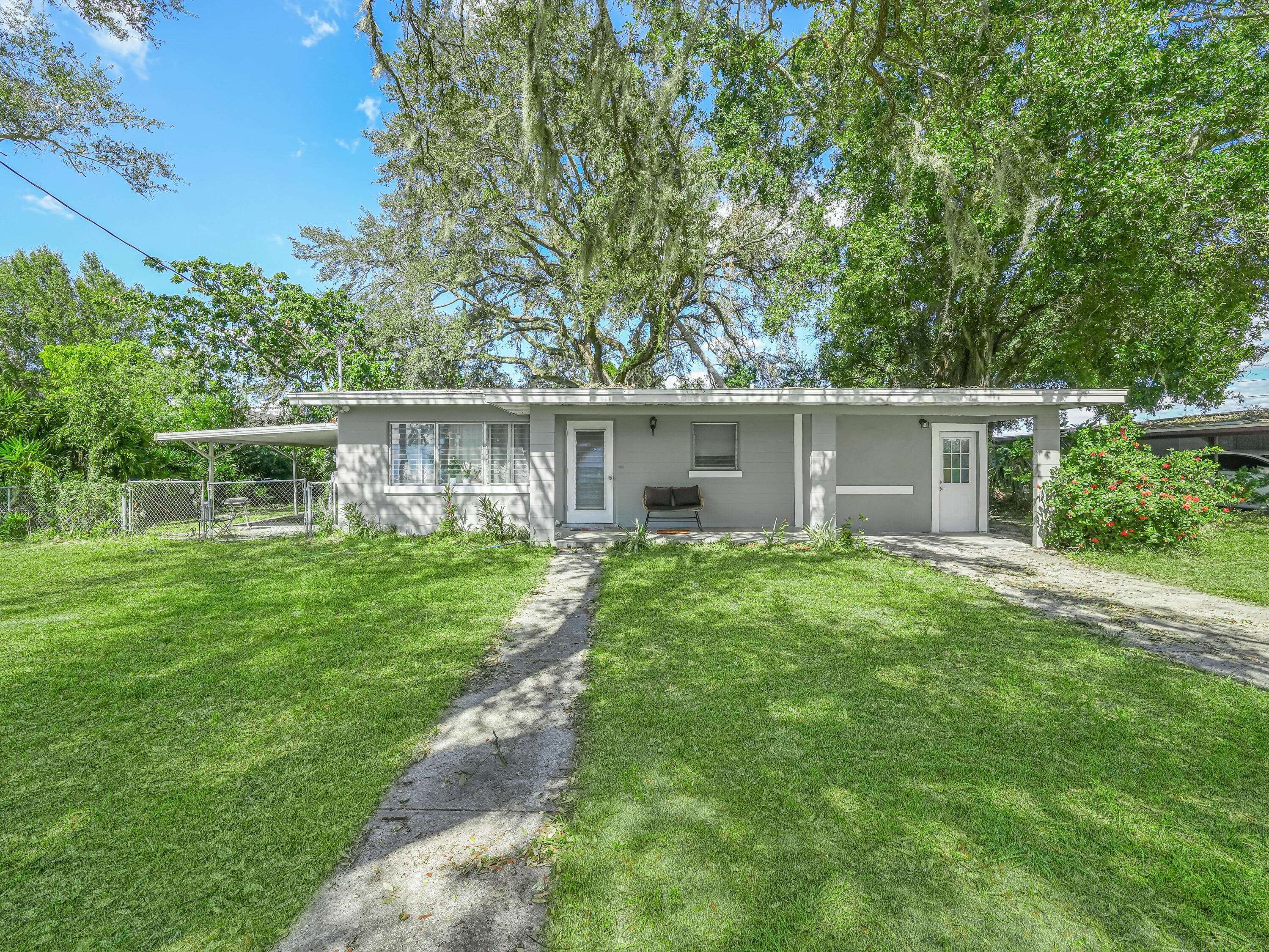 657 Ave C SW, Winter Haven, FL 33880 — photo 7 of 50