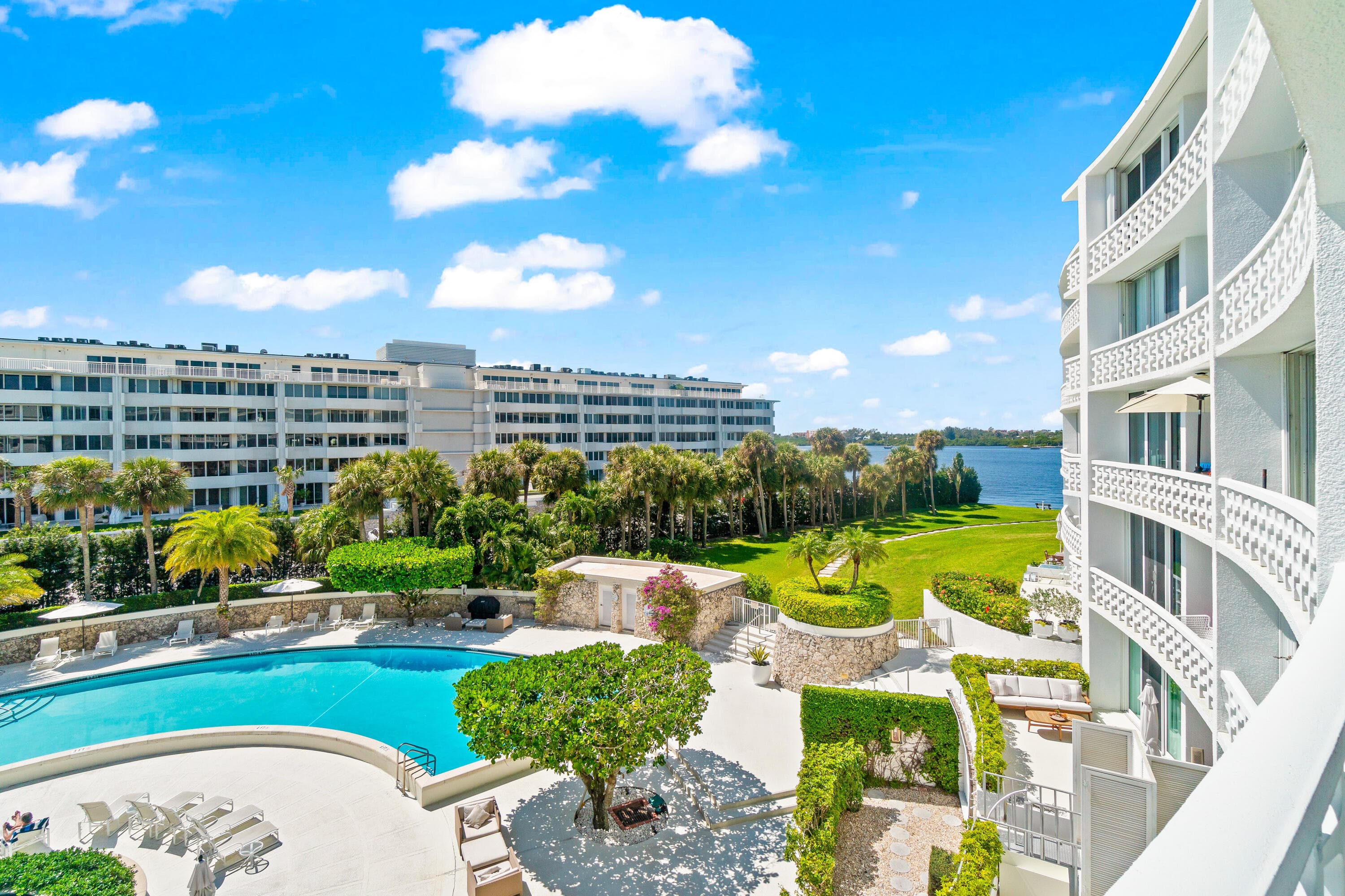 2760 S Ocean Boulevard 313, Palm Beach, FL 33480 — photo 1 of 30
