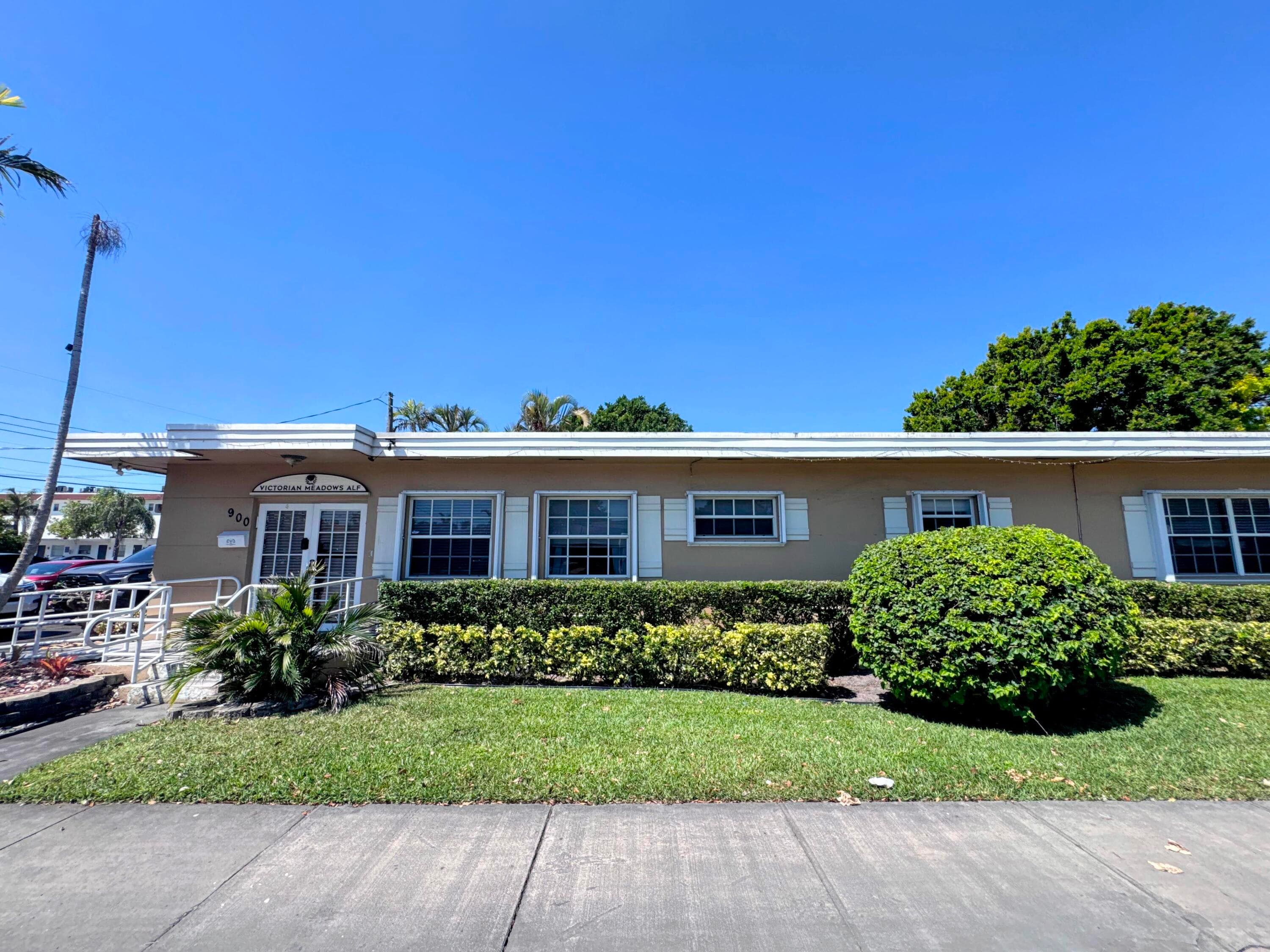 900 N 24th Avenue, Hollywood, FL 33020 — photo 1 of 15