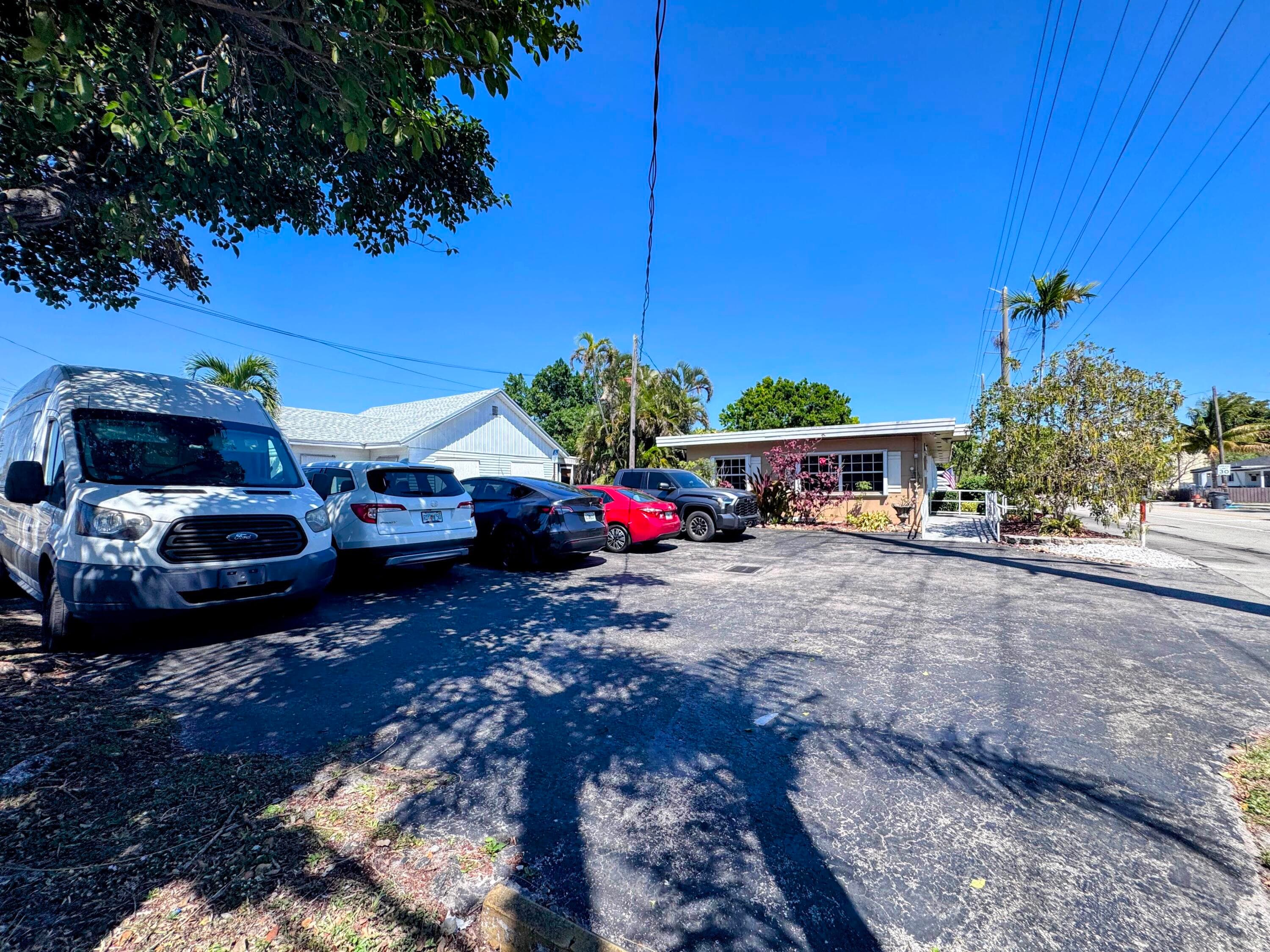 900 N 24th Avenue, Hollywood, FL 33020 — photo 3 of 15