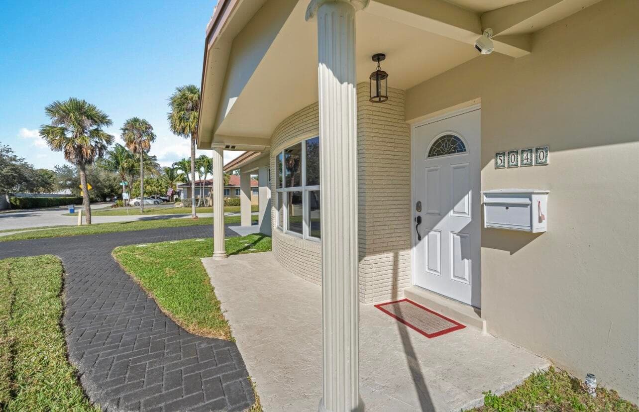 5040 NE 22 Avenue, Lighthouse Point, FL 33064 — photo 10 of 32