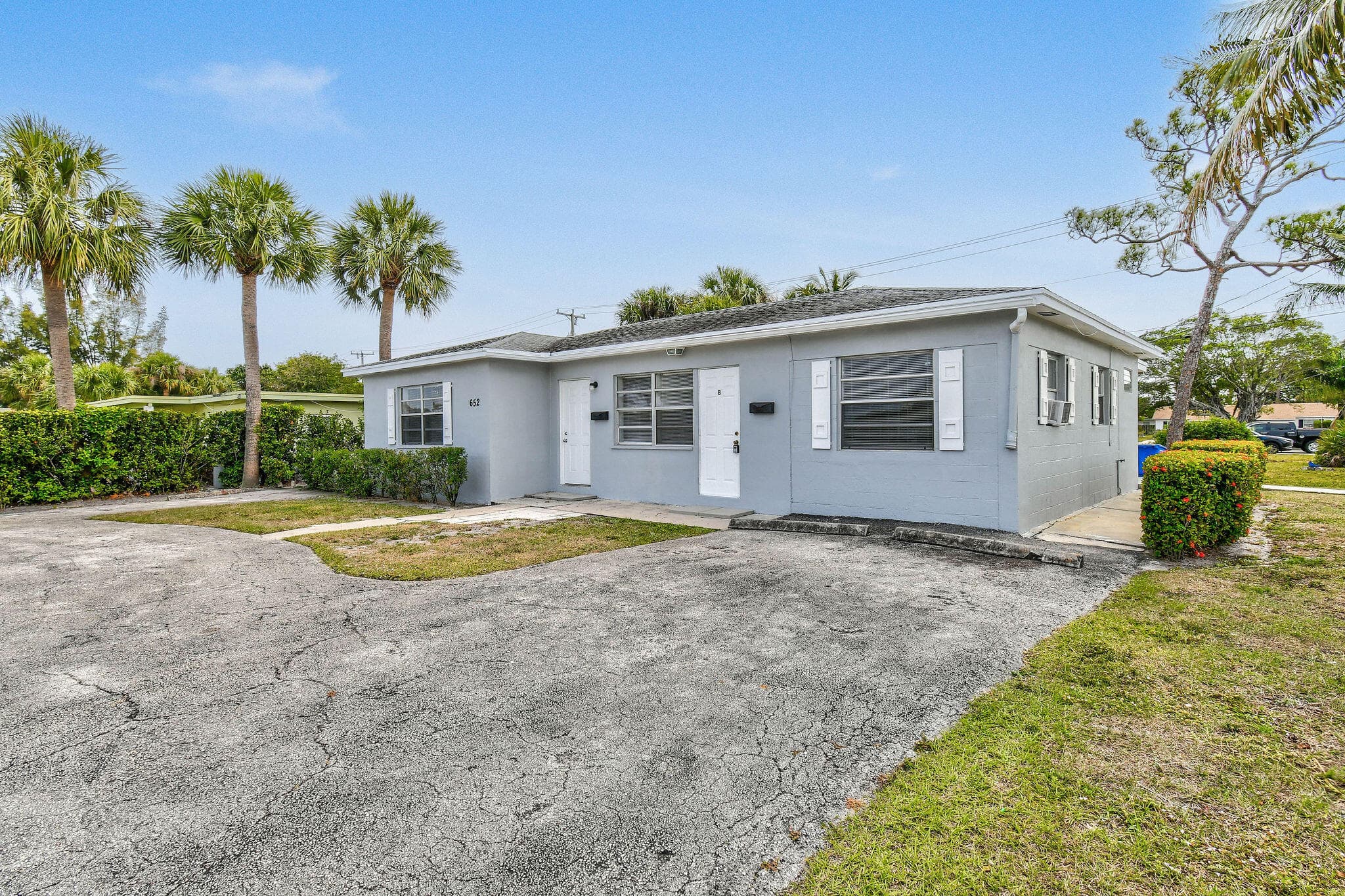 652 Bayberry Drive, Lake Park, FL 33403 — photo 3 of 43