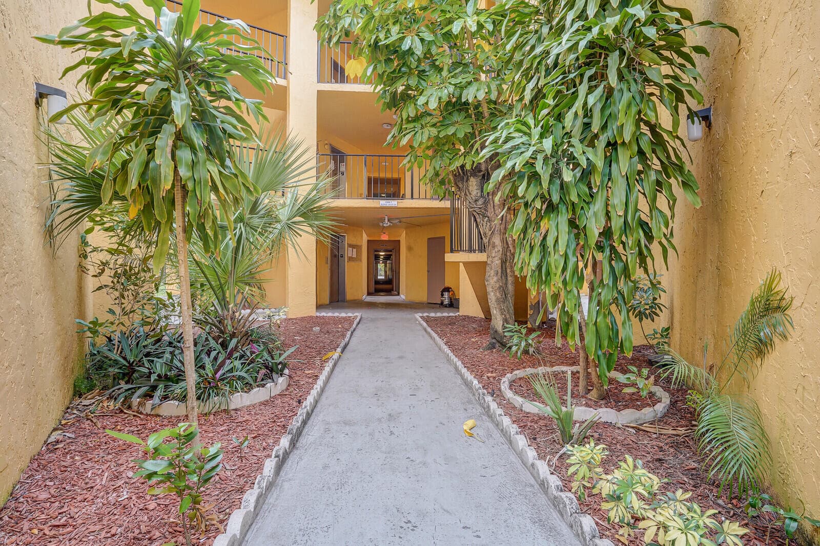 4364 NW 9th Avenue 16-3d, Deerfield Beach, FL 33064 — photo 1 of 15