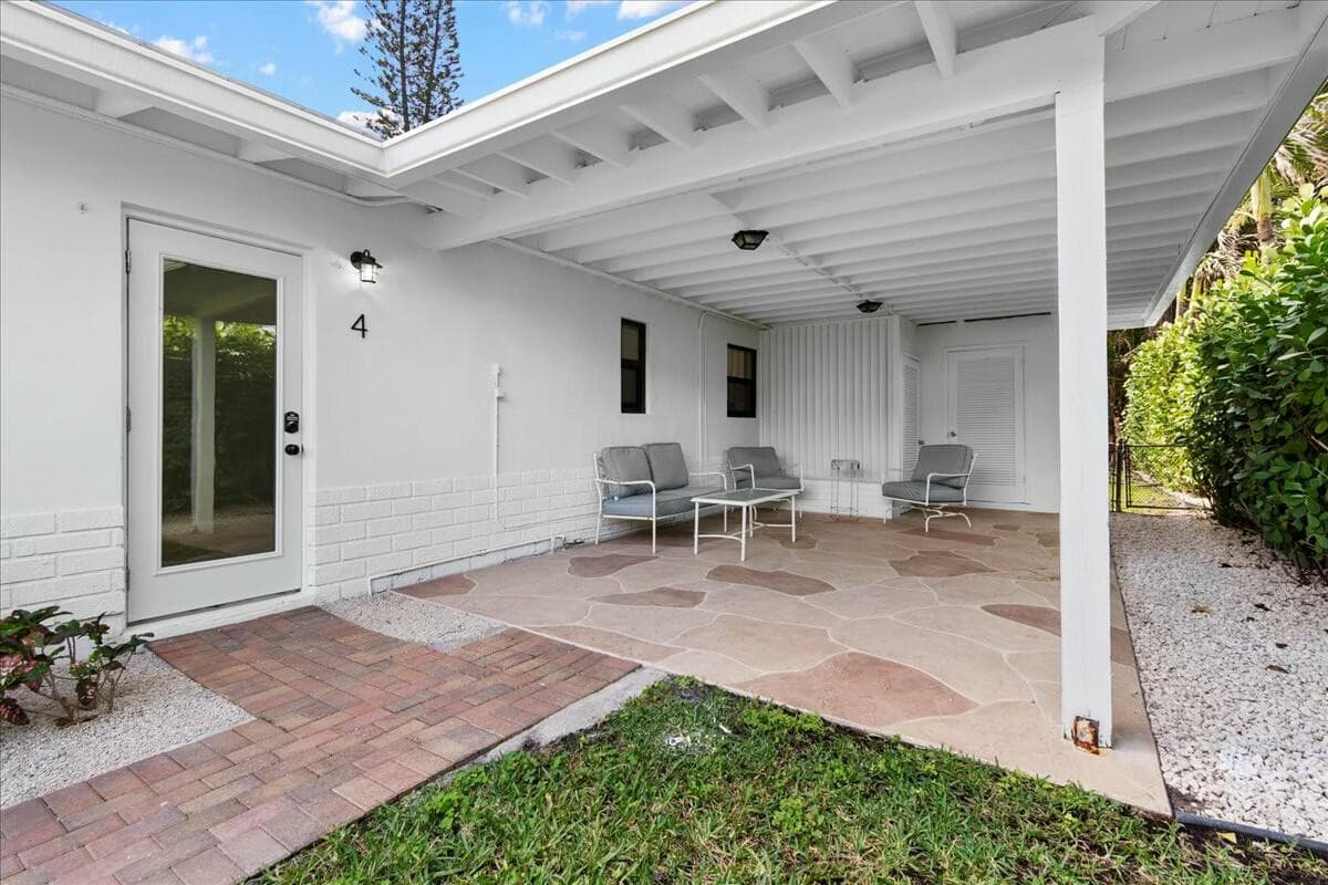 18 Adams Road, Ocean Ridge, FL 33435 — photo 5 of 71