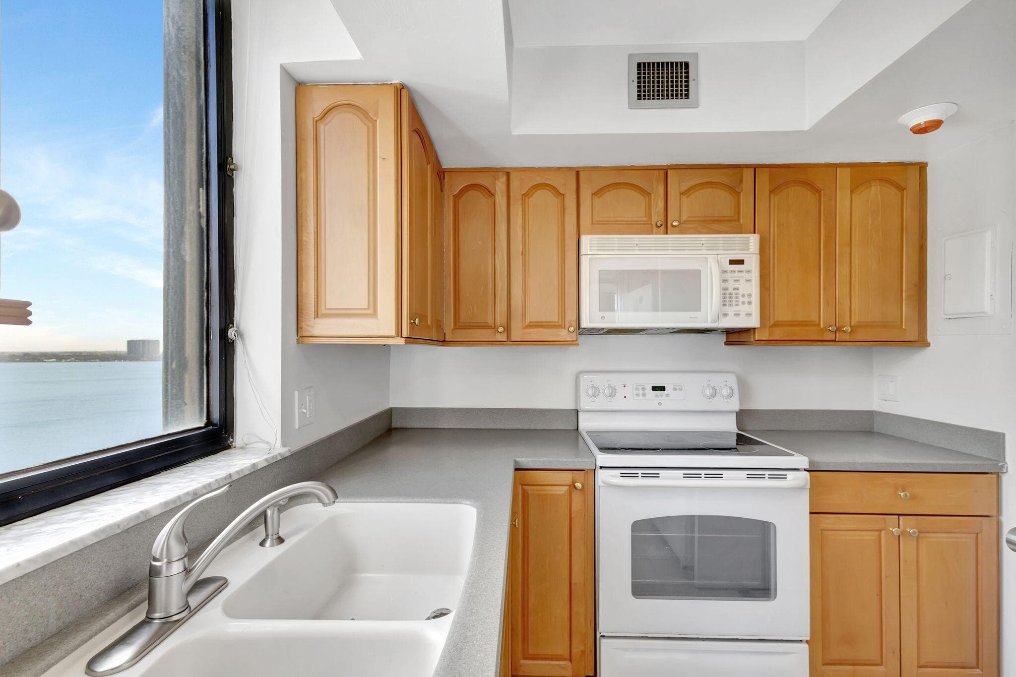 5380 N Ocean Drive 15 A, Singer Island, FL 33404 — photo 24 of 105