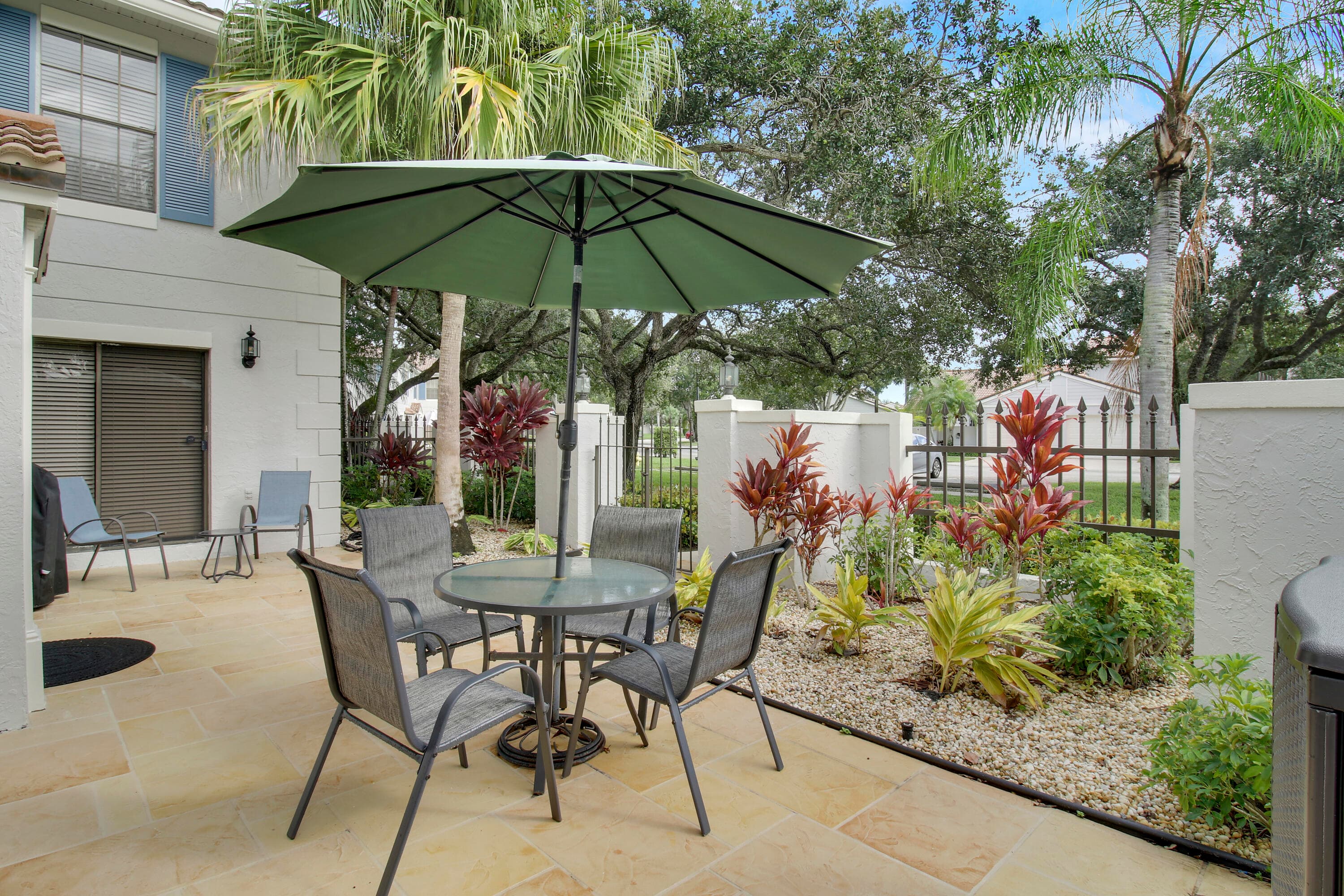 377 Prestwick Lane 2, Palm Beach Gardens, FL 33418 — photo 5 of 41