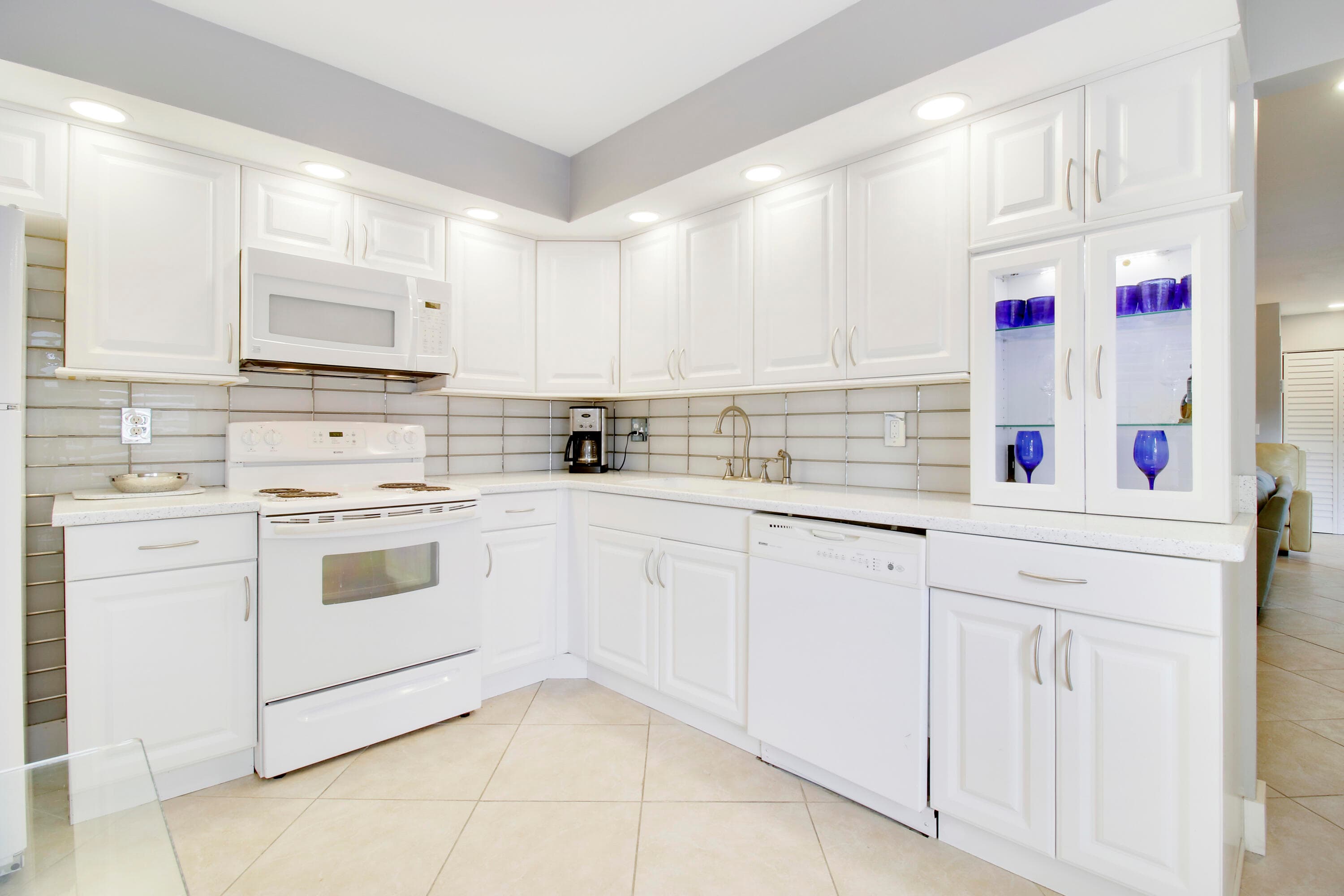 377 Prestwick Lane 2, Palm Beach Gardens, FL 33418 — photo 18 of 41