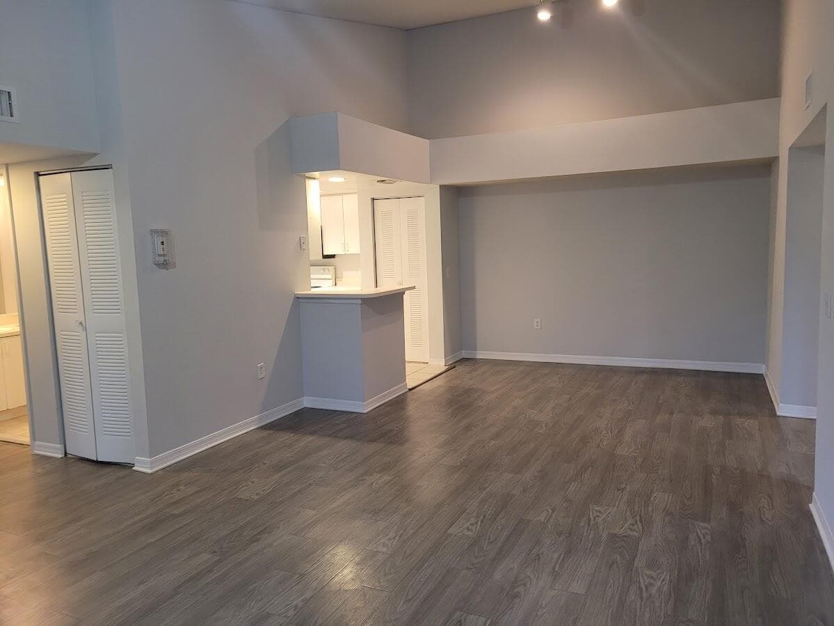 4197 N Haverhill Road 212, West Palm Beach, FL 33417 — photo 2 of 35