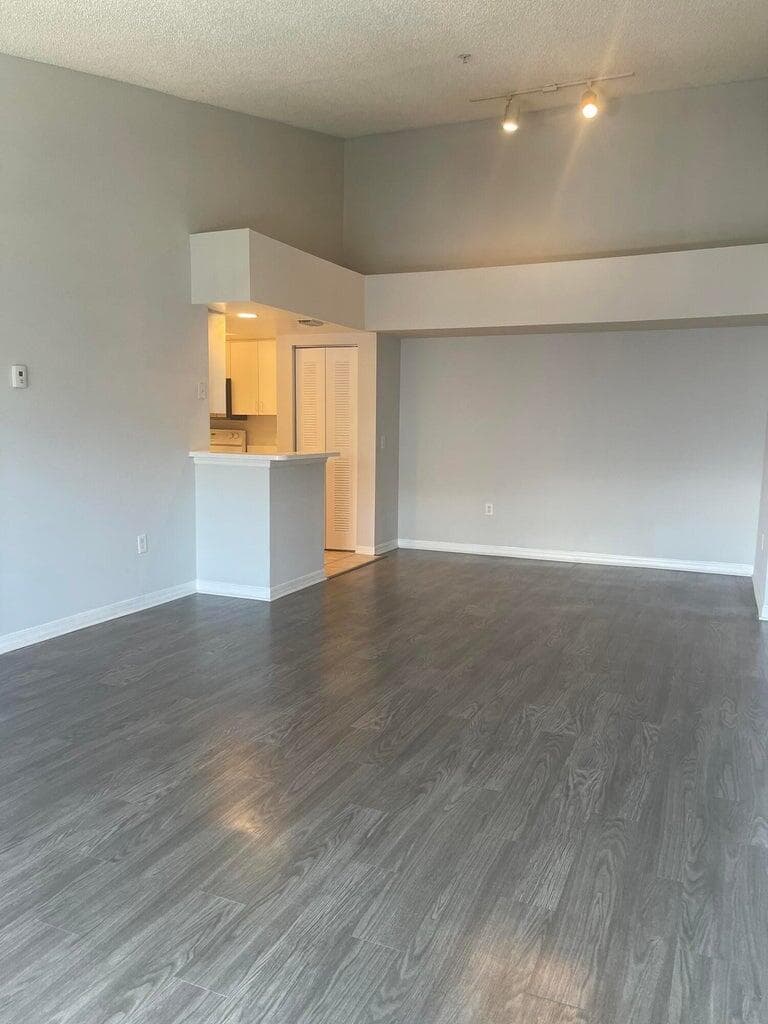 4197 N Haverhill Road 212, West Palm Beach, FL 33417 — photo 4 of 35