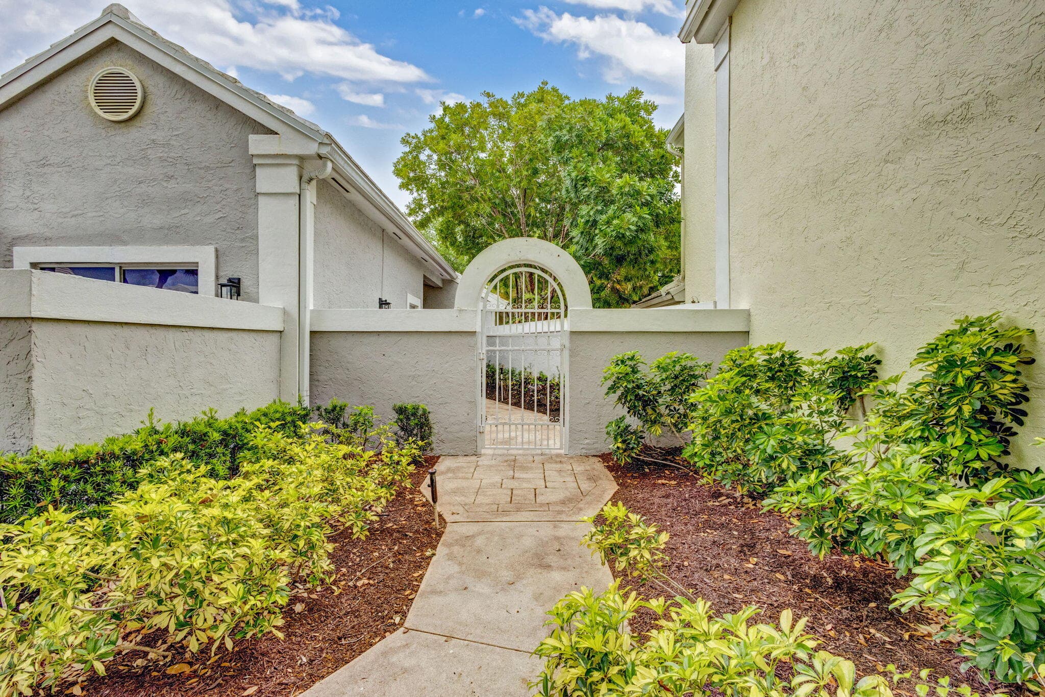 7 Wyndham Lane, Palm Beach Gardens, FL 33418 — photo 4 of 44
