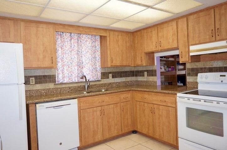 1716 Barton Court, Lake Worth Beach, FL 33460 — photo 4 of 18