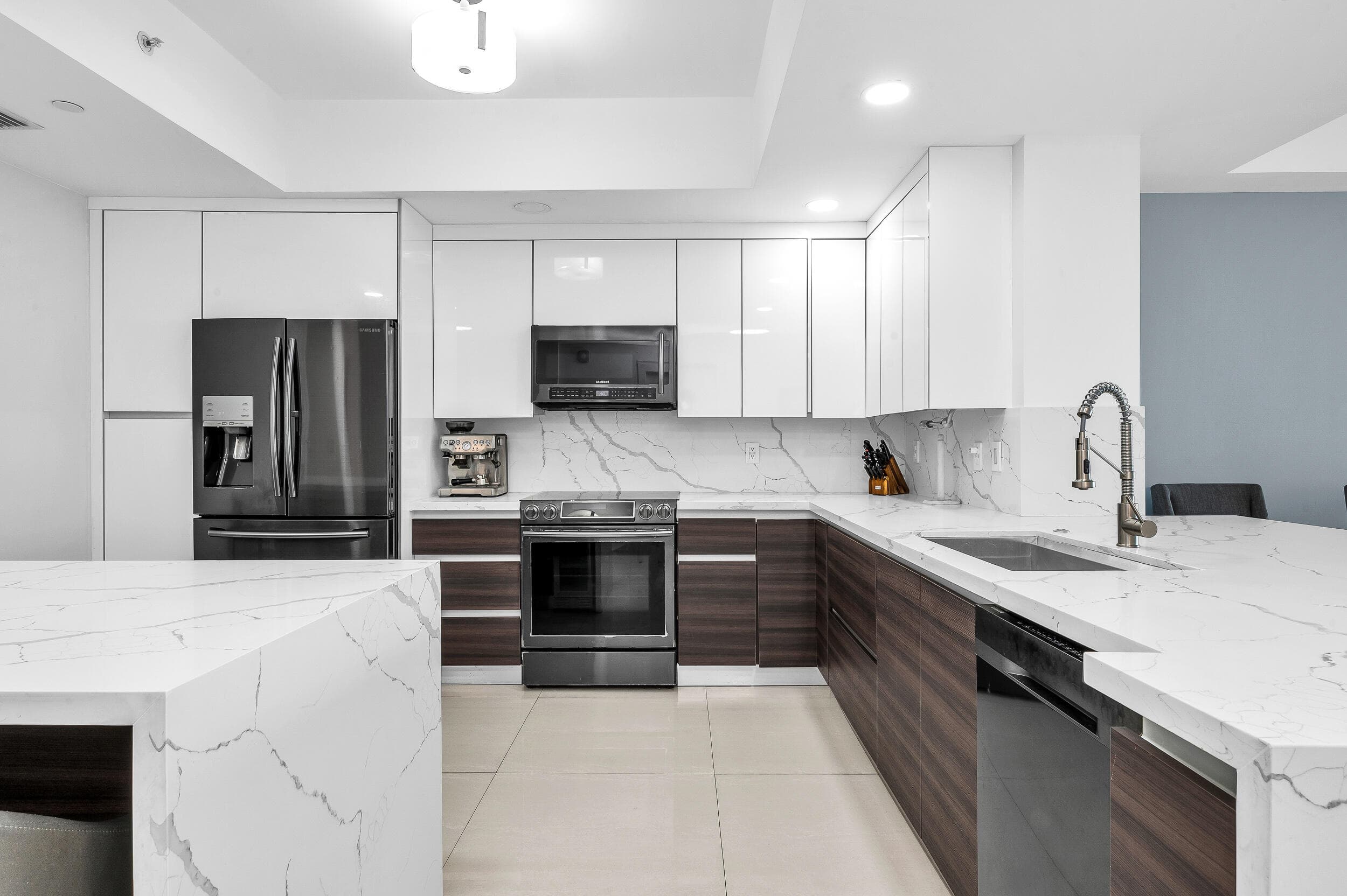 3330 NE 190th Street 1911, Aventura, FL 33180 — photo 1 of 32