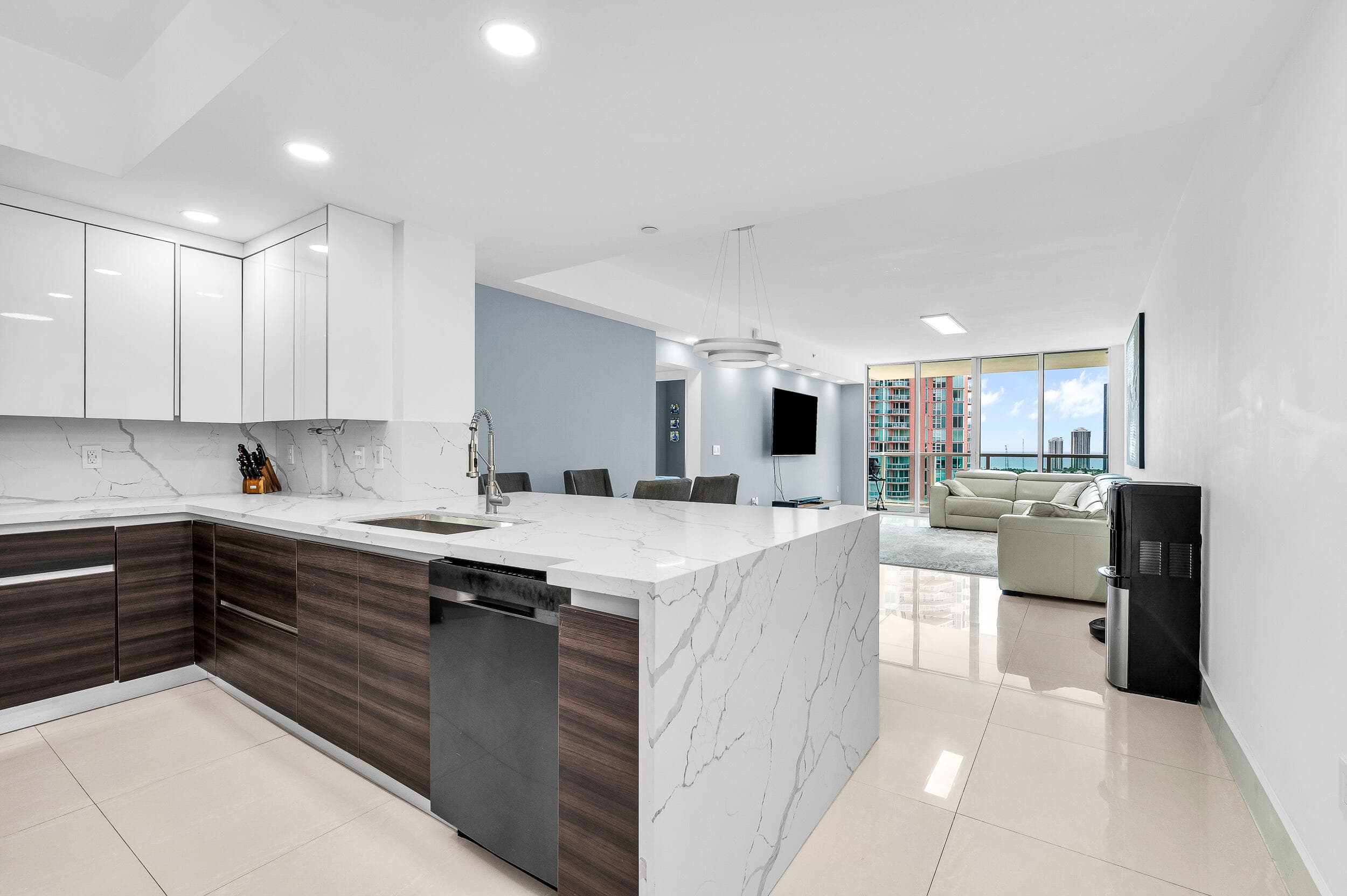 3330 NE 190th Street 1911, Aventura, FL 33180 — photo 2 of 32