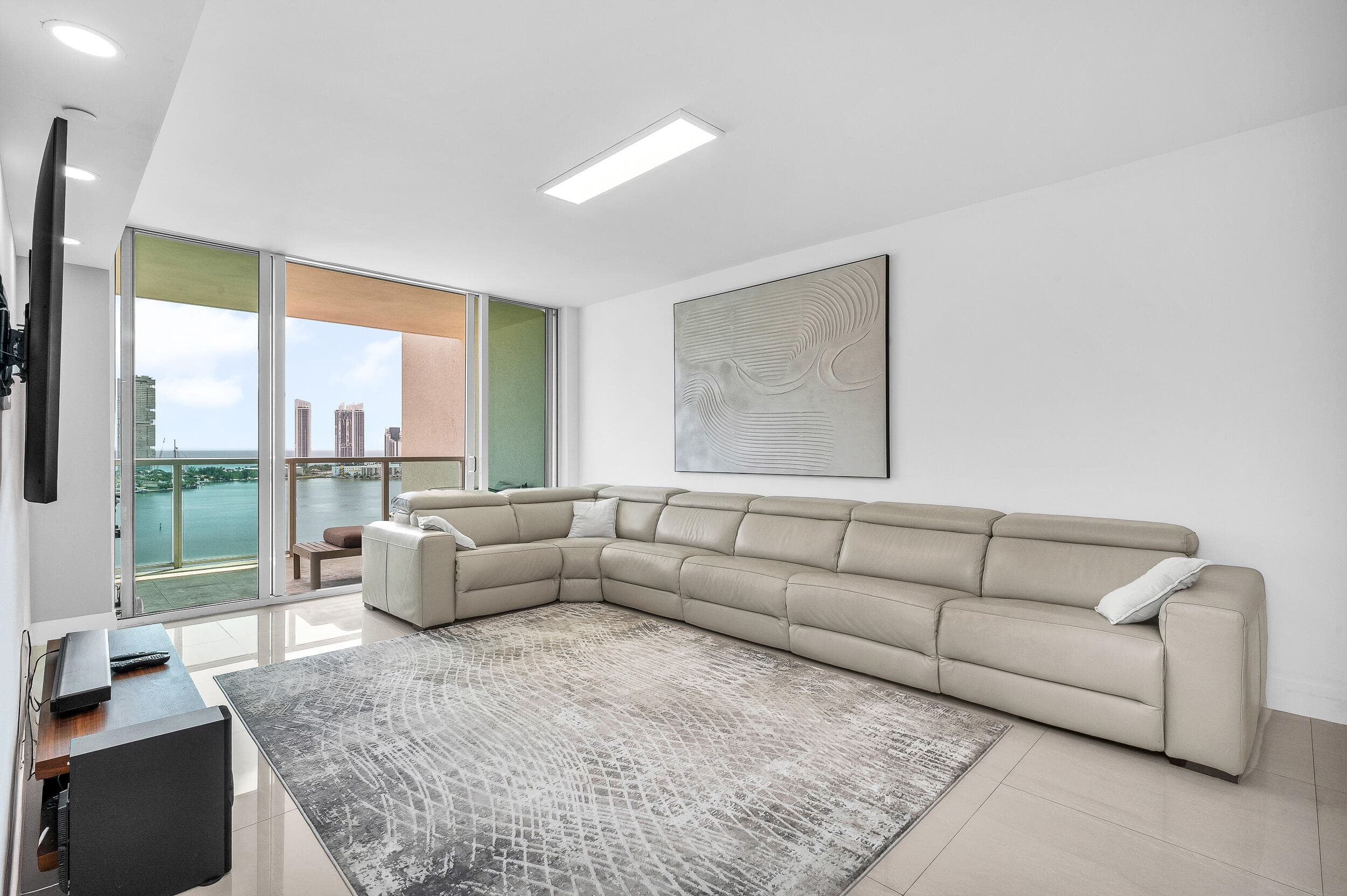 3330 NE 190th Street 1911, Aventura, FL 33180 — photo 5 of 32