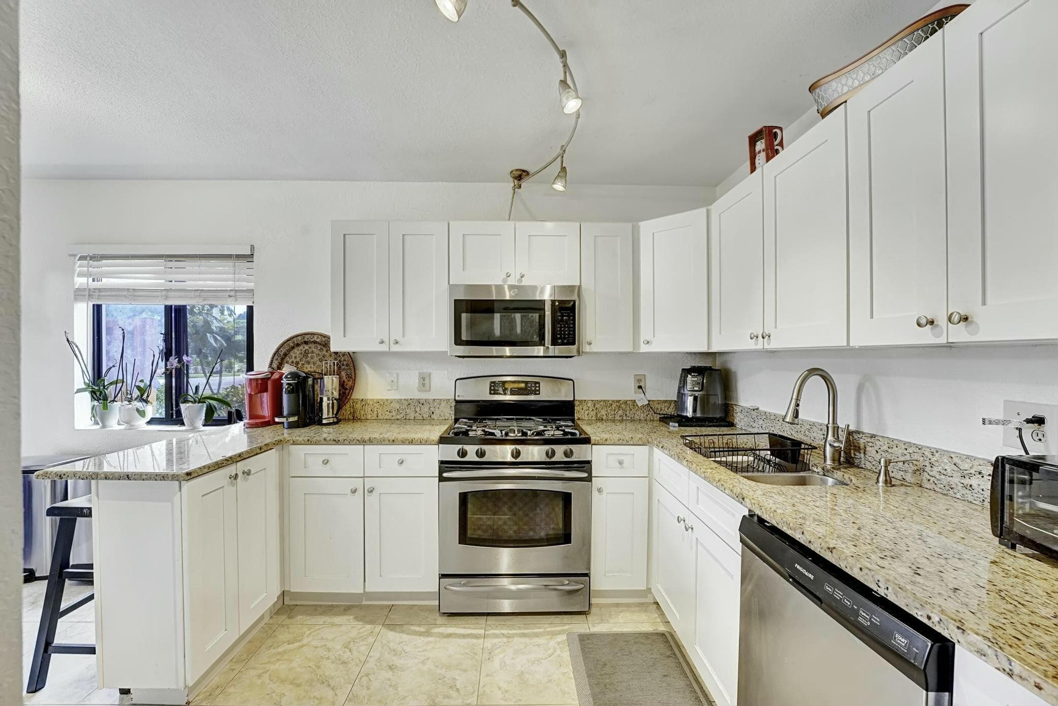 5337 Fountains Drive S, Lake Worth, FL 33467 — photo 14 of 35