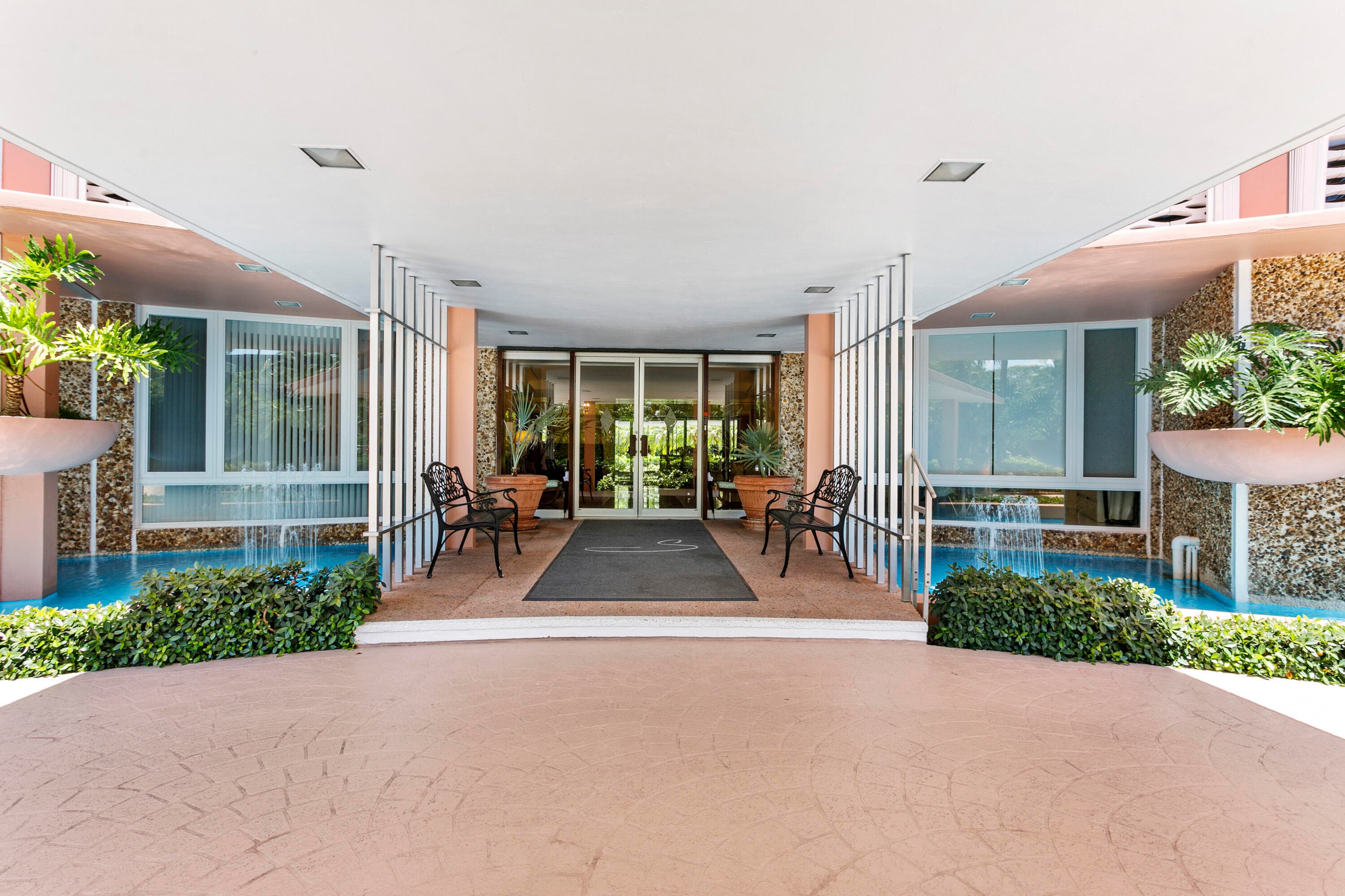 315 S Lake Drive 3f, Palm Beach, FL 33480 — photo 2 of 47