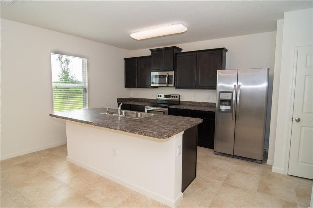 3116 Yellowstone Circle, Fort Pierce, FL 34945 — photo 4 of 10