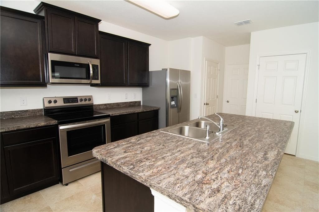 3116 Yellowstone Circle, Fort Pierce, FL 34945 — photo 5 of 10