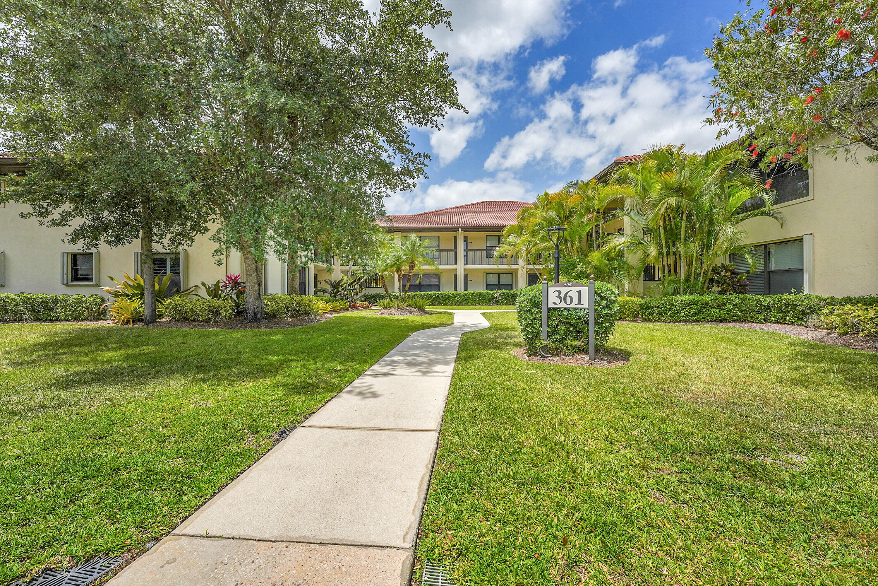 361 SW South River Drive 103, Stuart, FL 34997 — photo 4 of 62