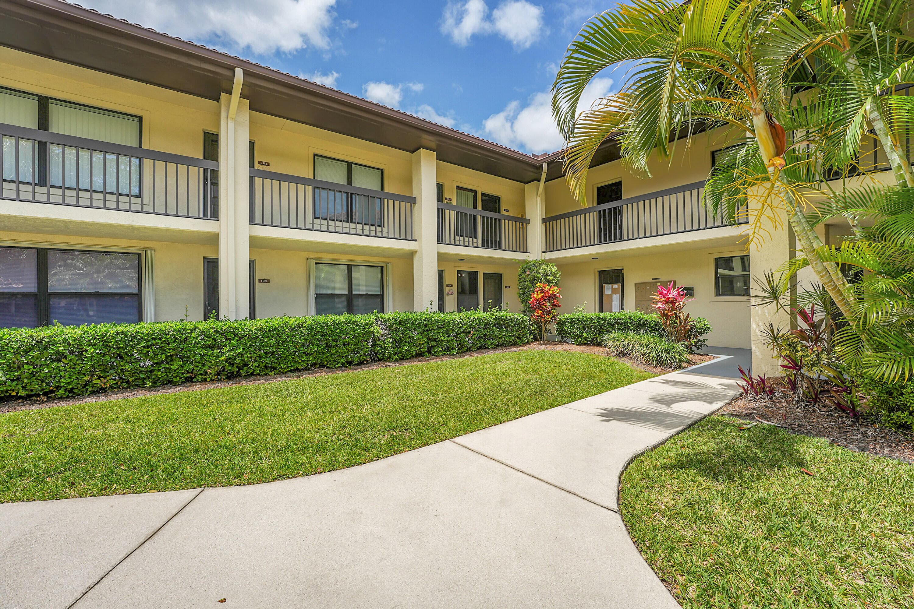 361 SW South River Drive 103, Stuart, FL 34997 — photo 5 of 62