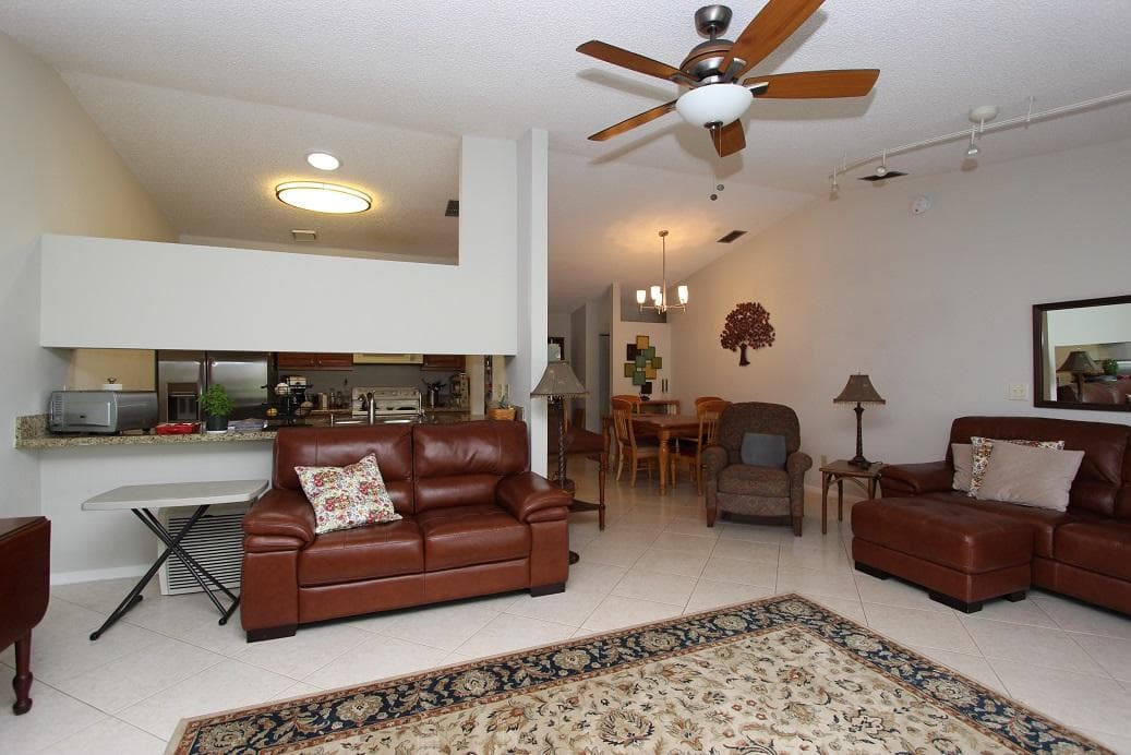 61 Mayfair Lane, Boynton Beach, FL 33426 — photo 6 of 15