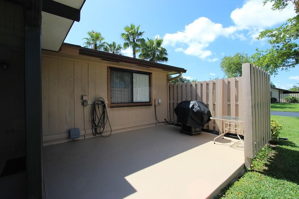 61 Mayfair Lane, Boynton Beach, FL 33426 — photo 12 of 15