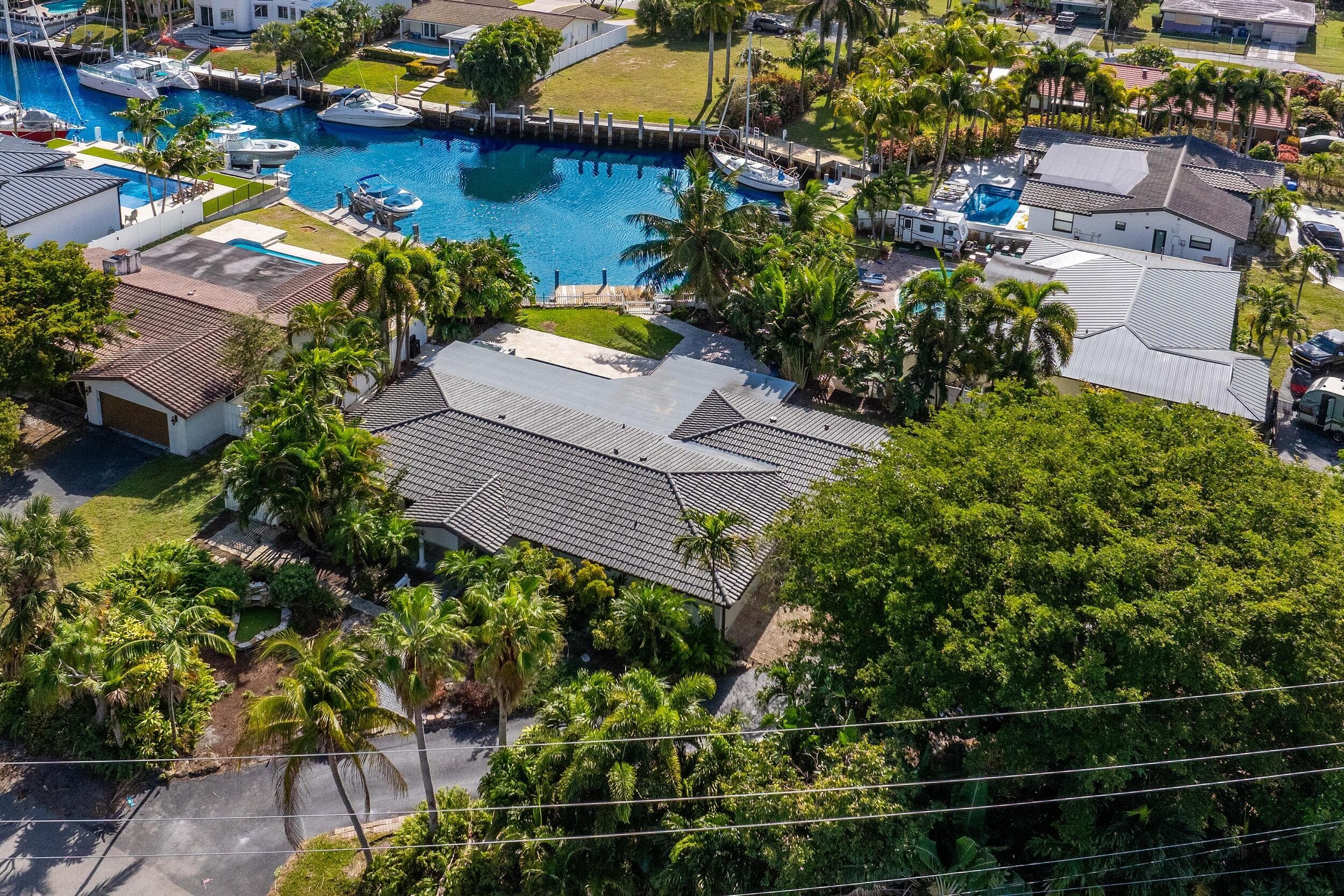 2500 NE 23rd Street, Pompano Beach, FL 33062 — photo 4 of 35