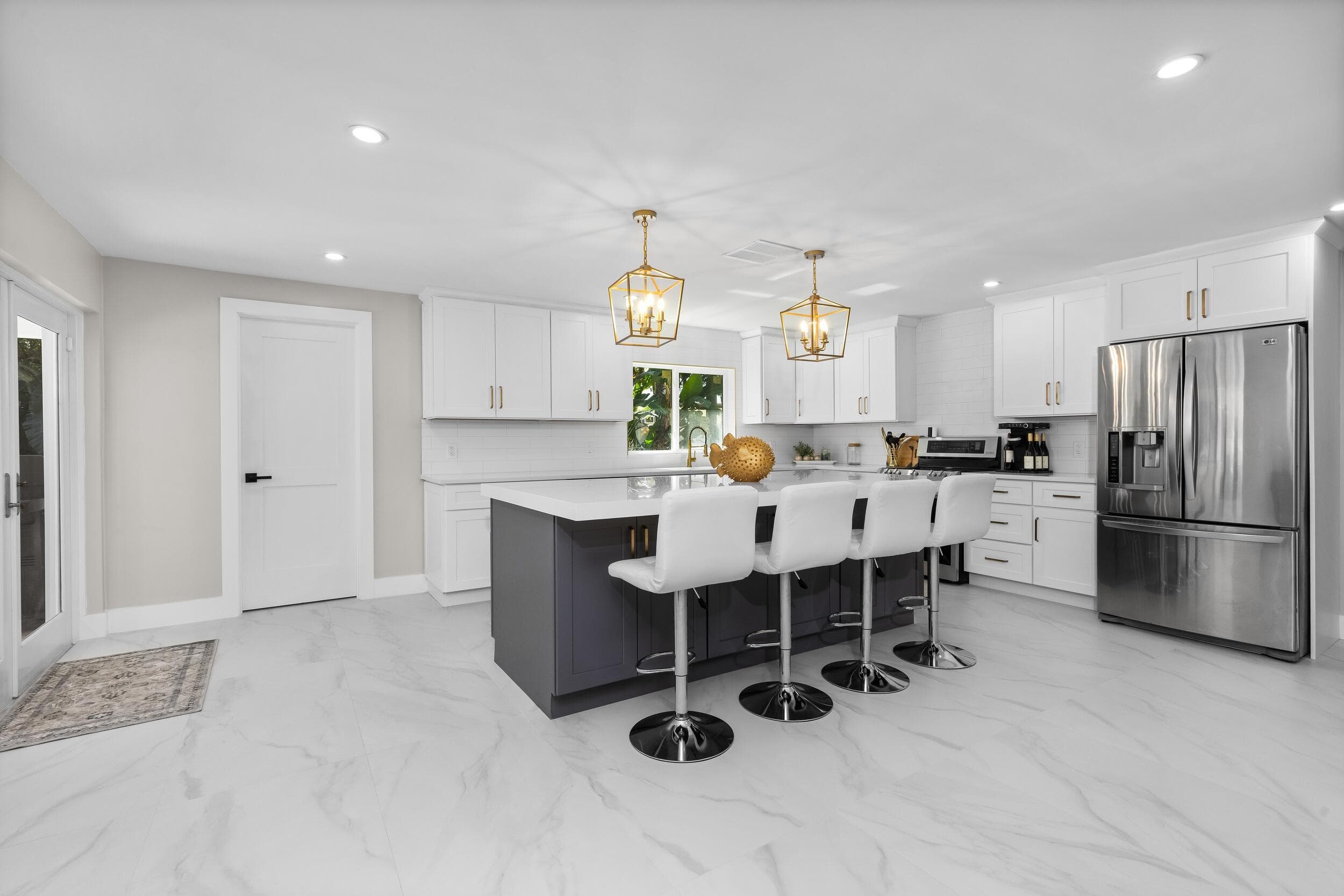 2500 NE 23rd Street, Pompano Beach, FL 33062 — photo 9 of 35