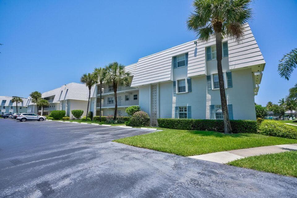 1160 Sugar Sands Boulevard 403 1st Fl, Singer Island, FL 33404 — photo 28 of 32