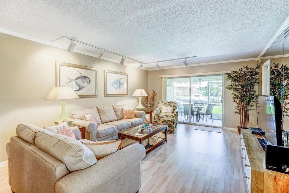 1160 Sugar Sands Boulevard 403 1st Fl, Singer Island, FL 33404 — photo 5 of 32