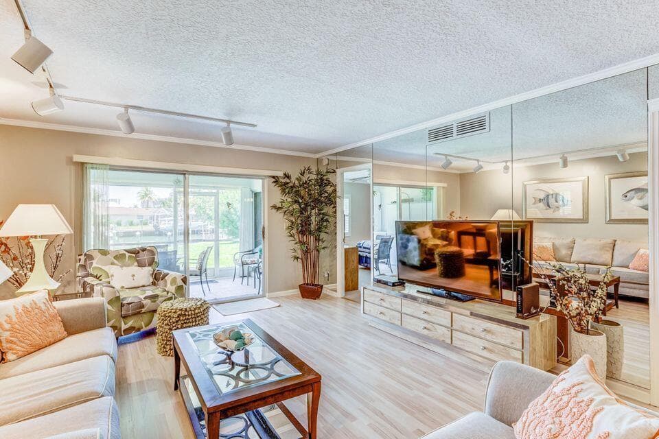 1160 Sugar Sands Boulevard 403 1st Fl, Singer Island, FL 33404 — photo 1 of 32