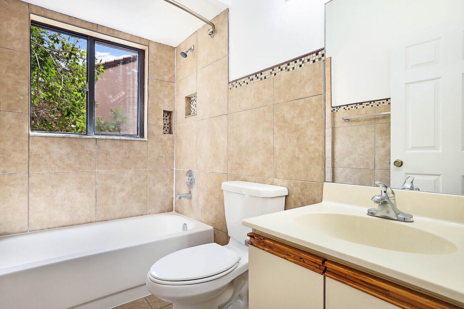 9 Vía De Casas Sur 203, Boynton Beach, FL 33426 — photo 8 of 13