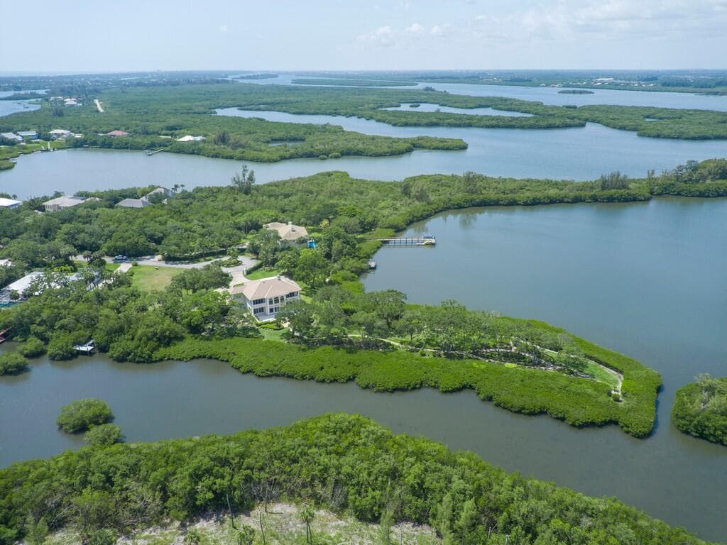 2660 Riverview Court, Vero Beach, FL 32963 — photo 12 of 44
