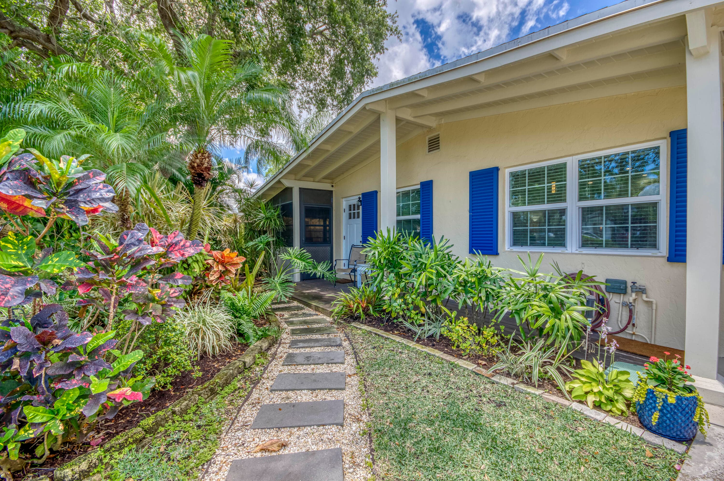 404 S Caloosahatchee Avenue, Jupiter, FL 33458 — photo 1 of 43